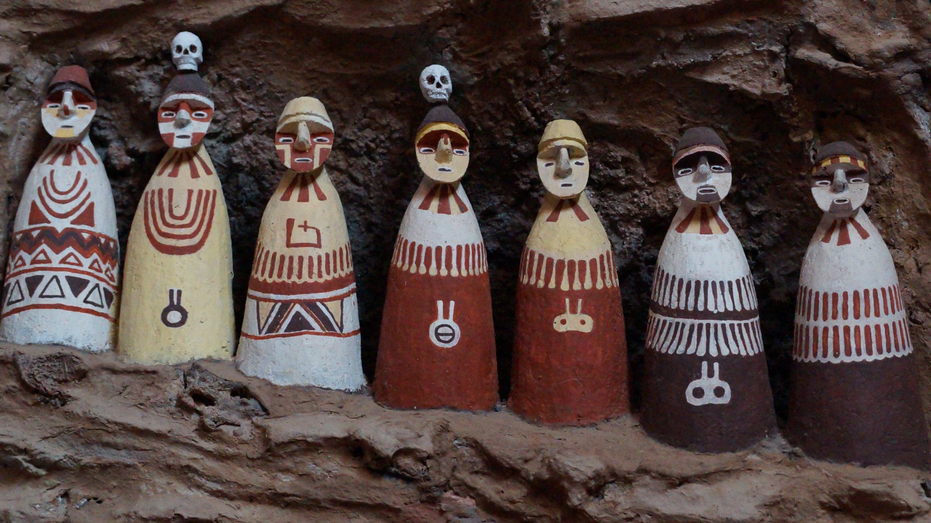 File:Sarcófagos de Karajía.jpg