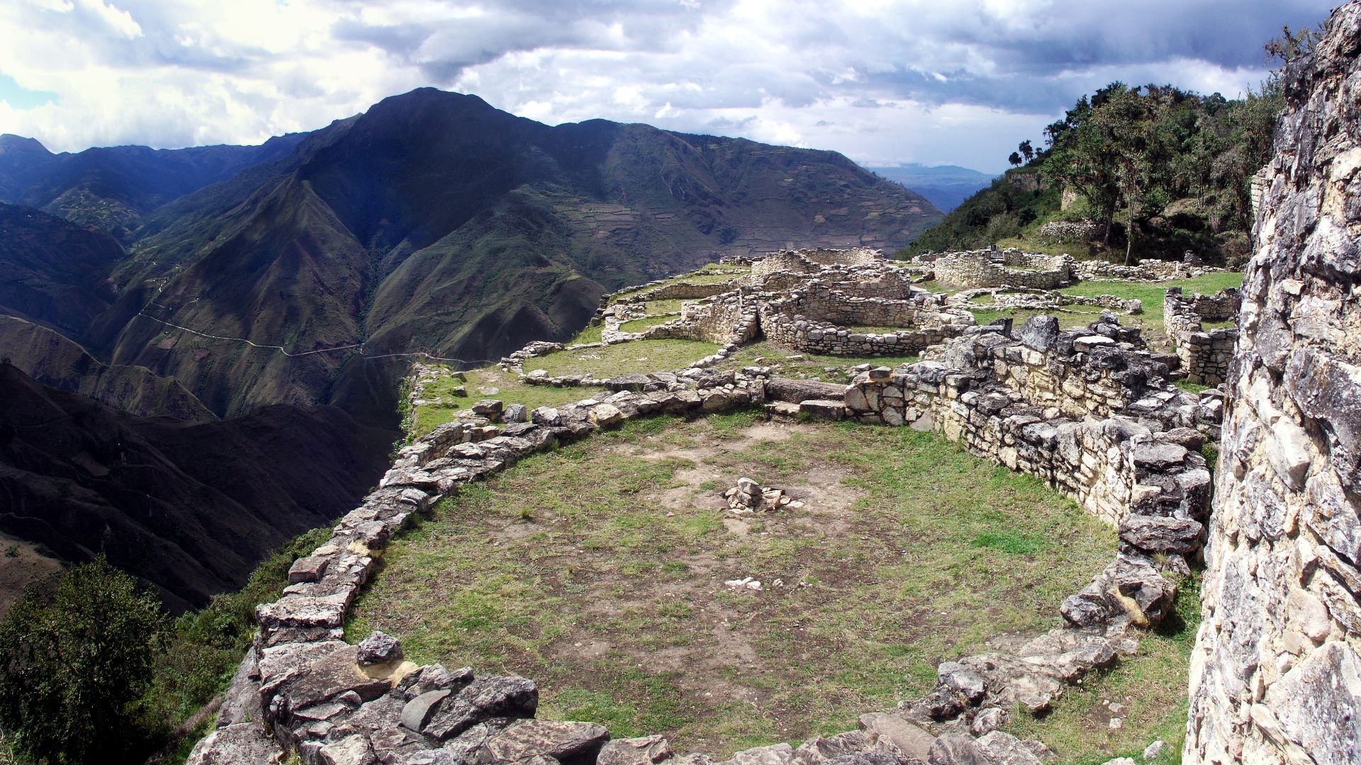 File:Kuelap 74-76mod.jpg