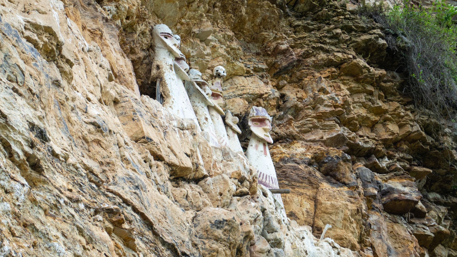 File:Sarcófagos de Karajía-1.jpg