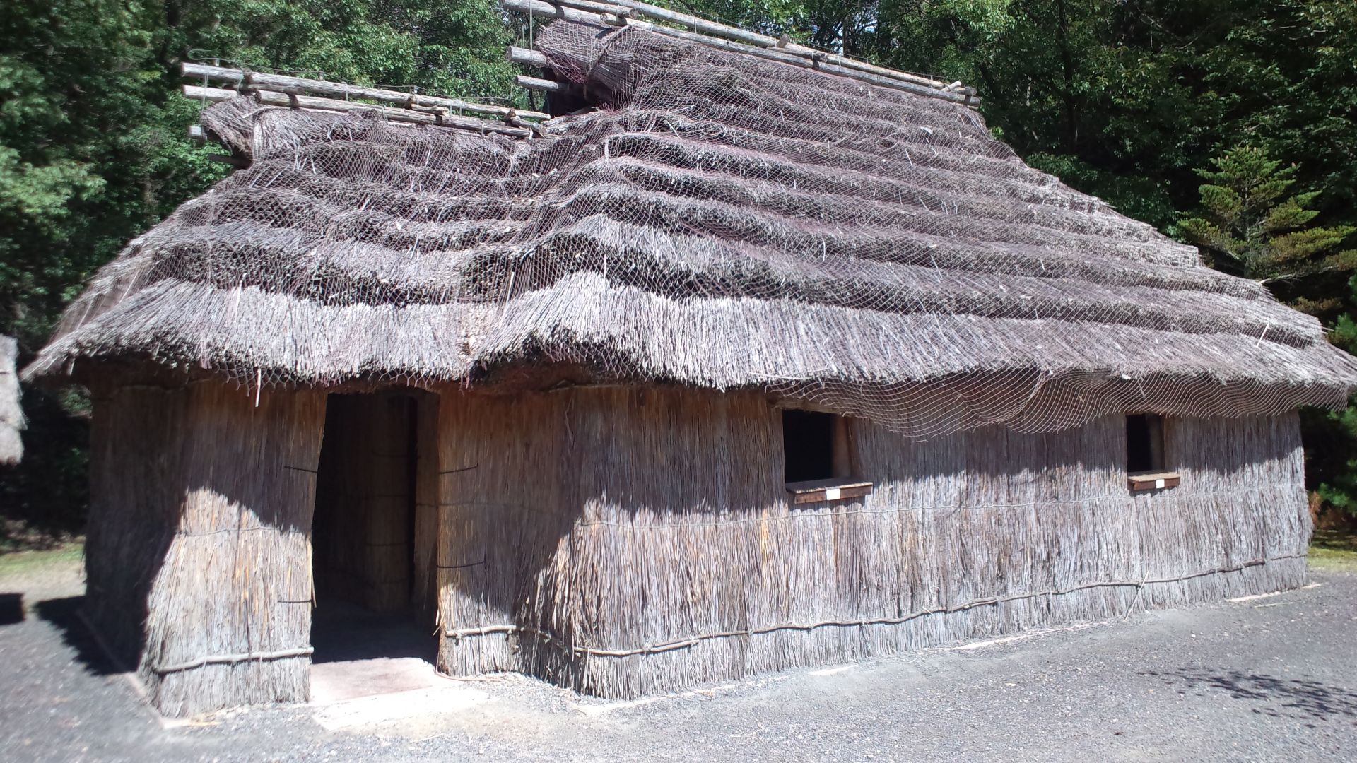 File:Little world, Aichi prefecture - Ainu house in Hokkaidō.jpg