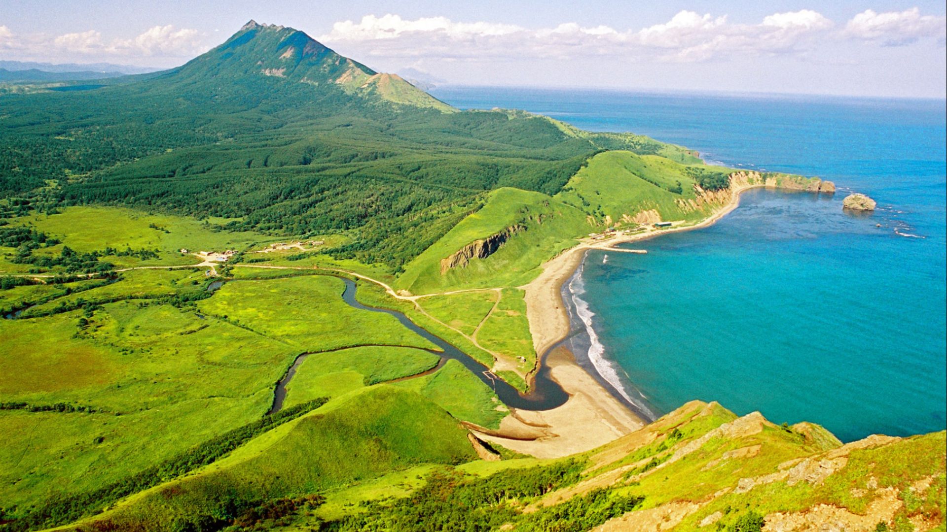 File:Хребет Жданко и бухта Тихая.jpg