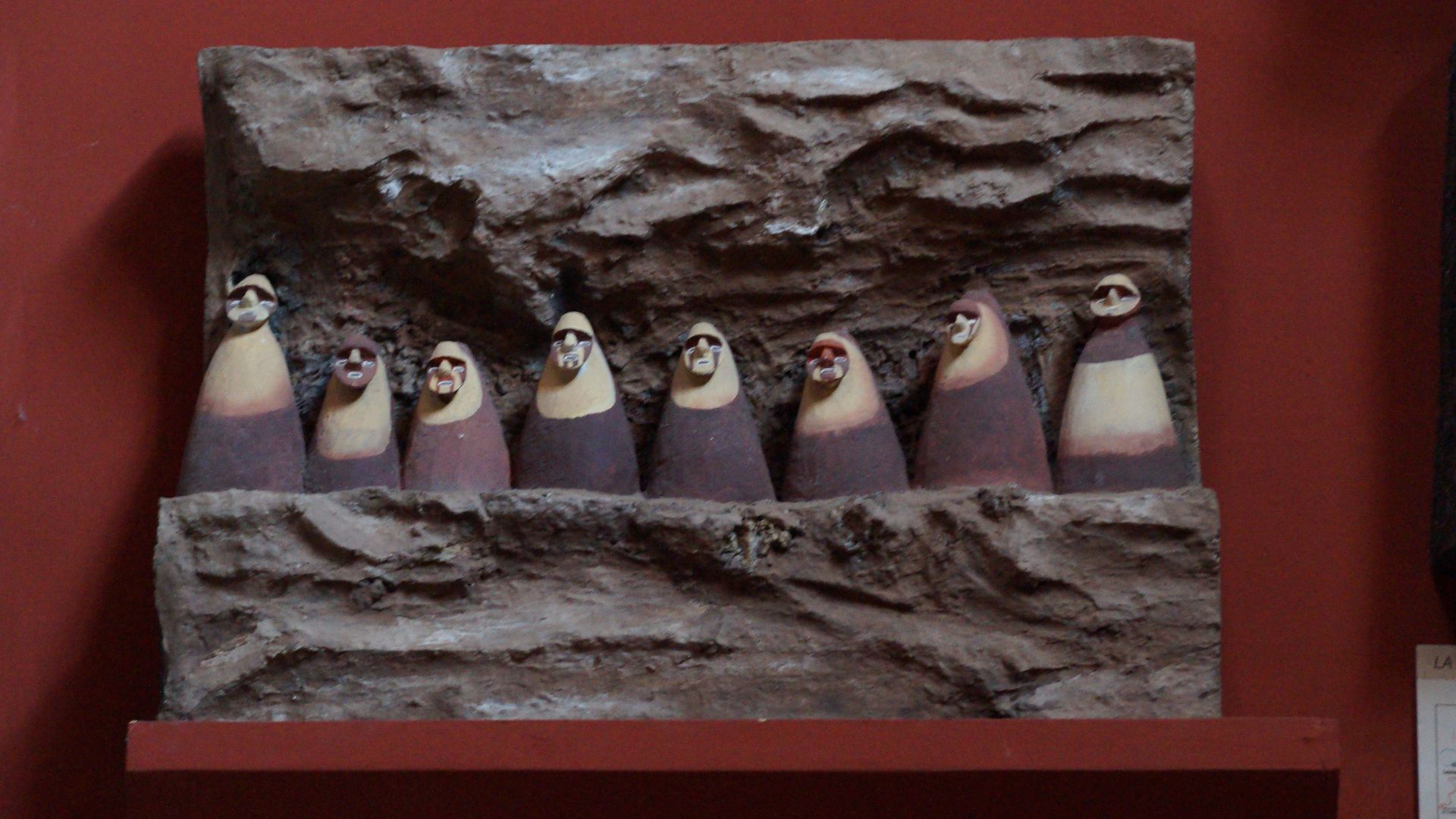 File:Sarcófagos chachapoyas genéricos.jpg