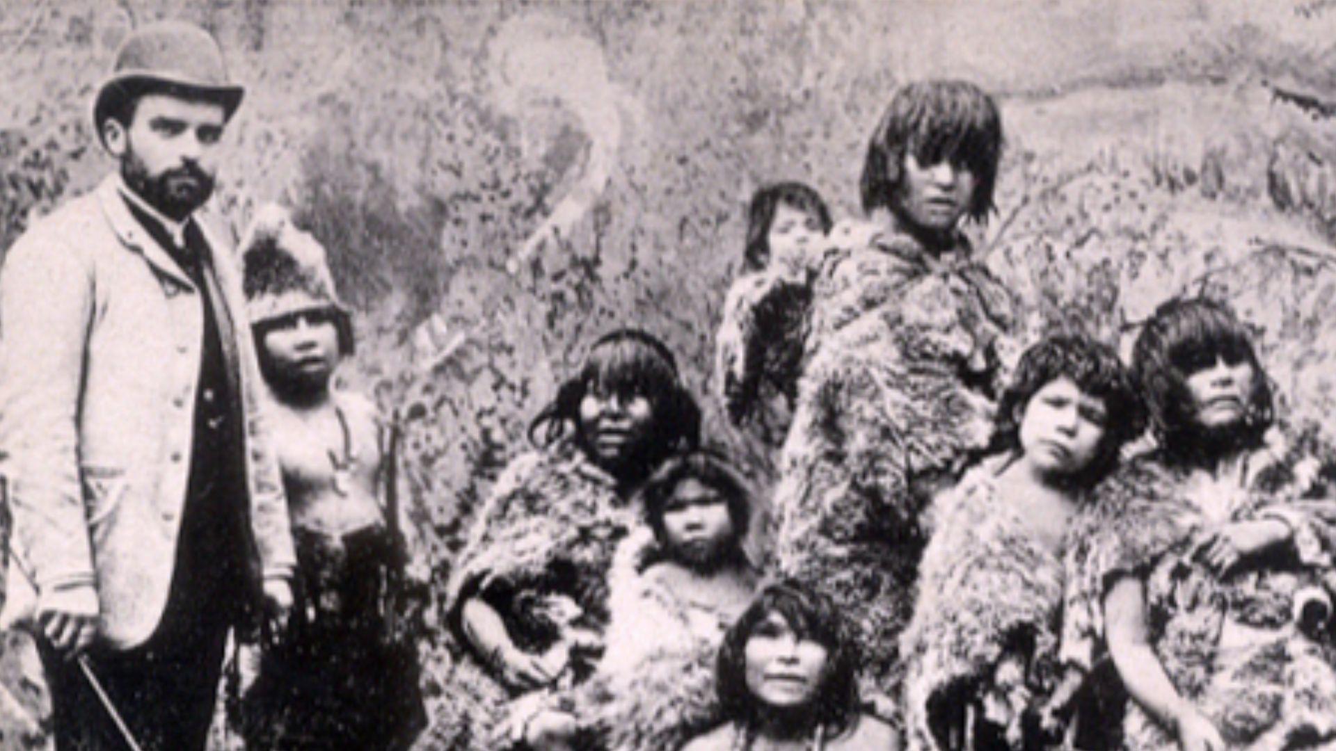 File:Indios Onas llevados a París por Maitre en 1889.JPG