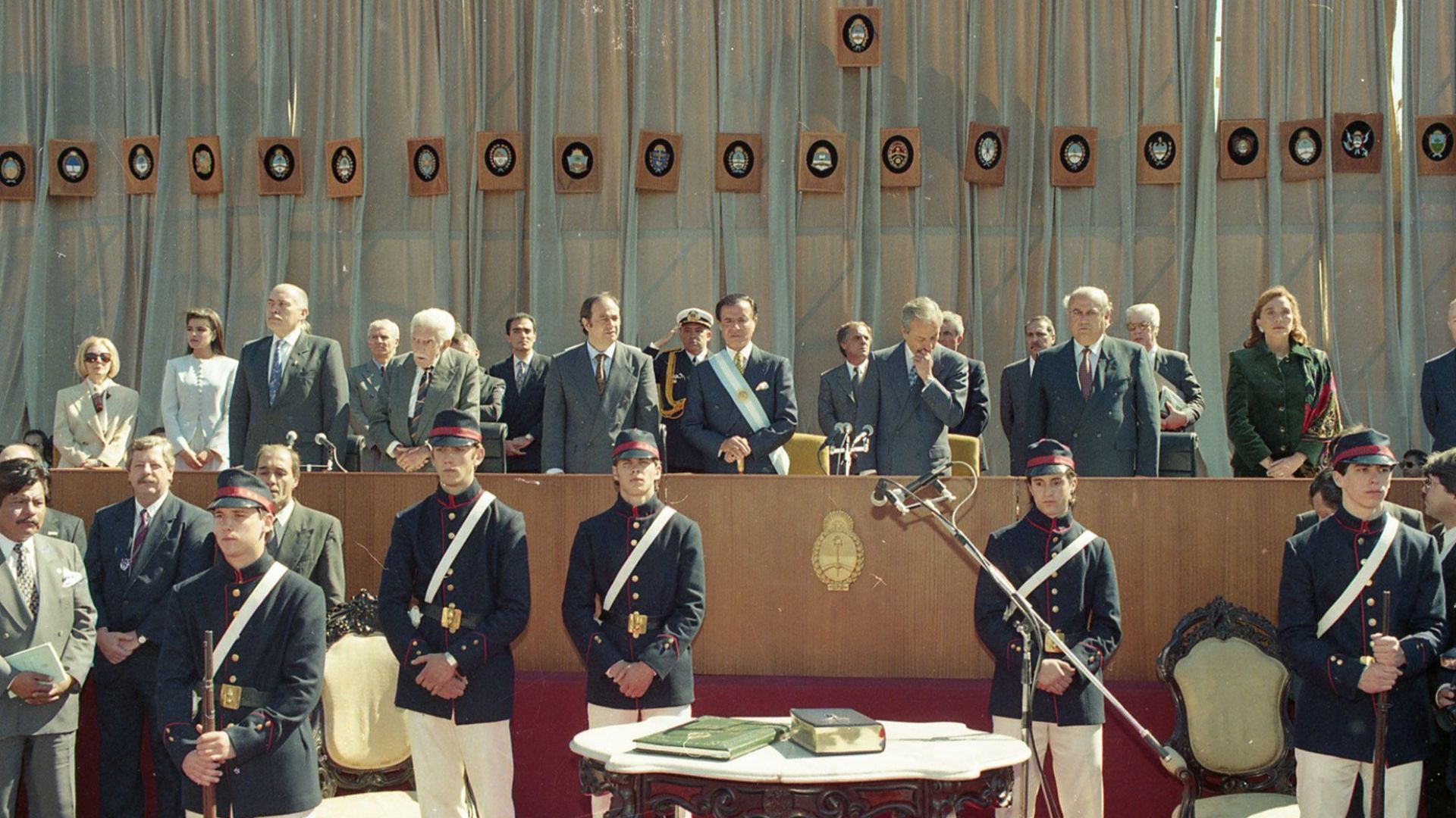 File:Juran la nueva constitución nacional argentina, 1994.jpg