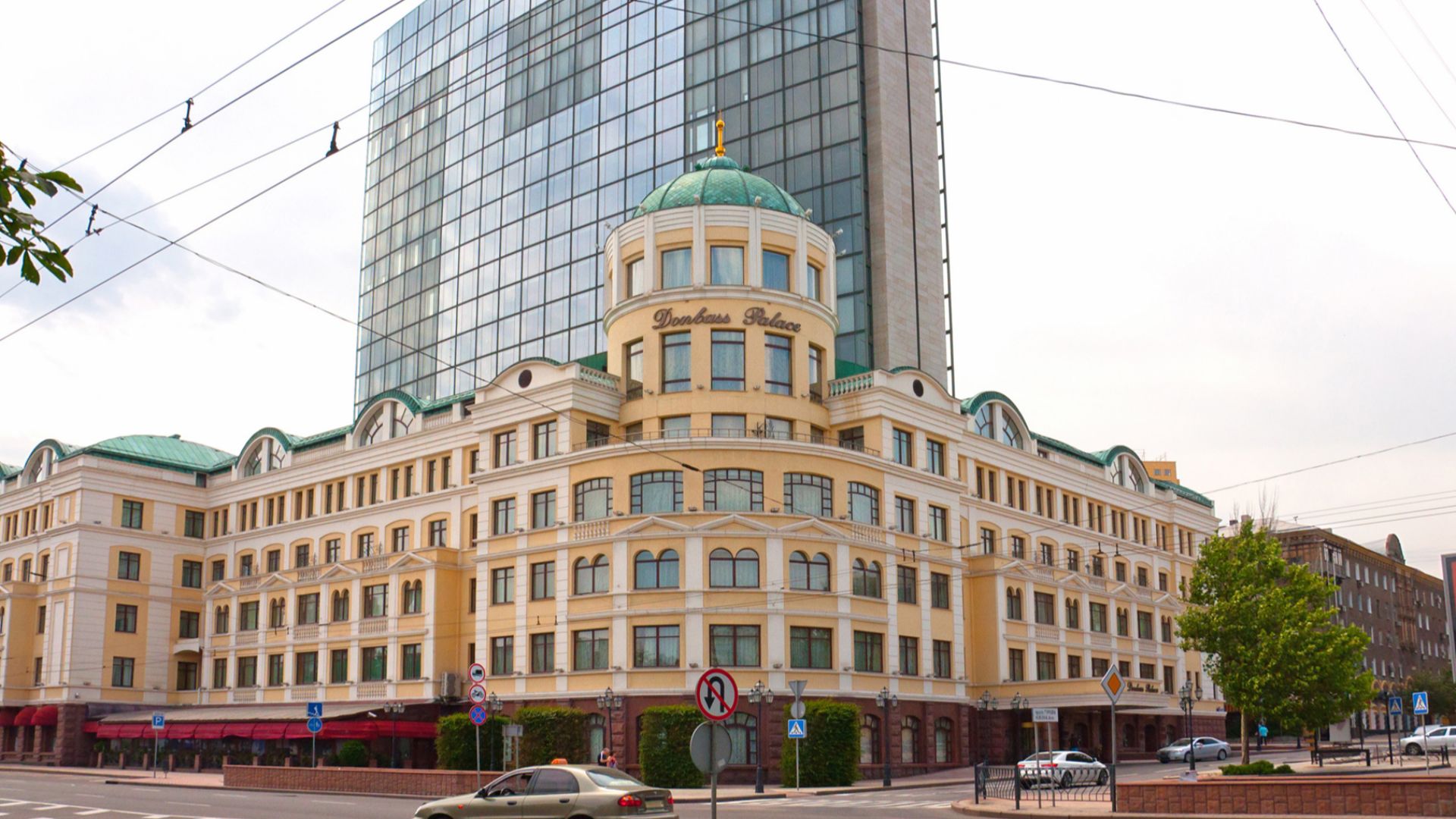 File:Донбас палас.jpg