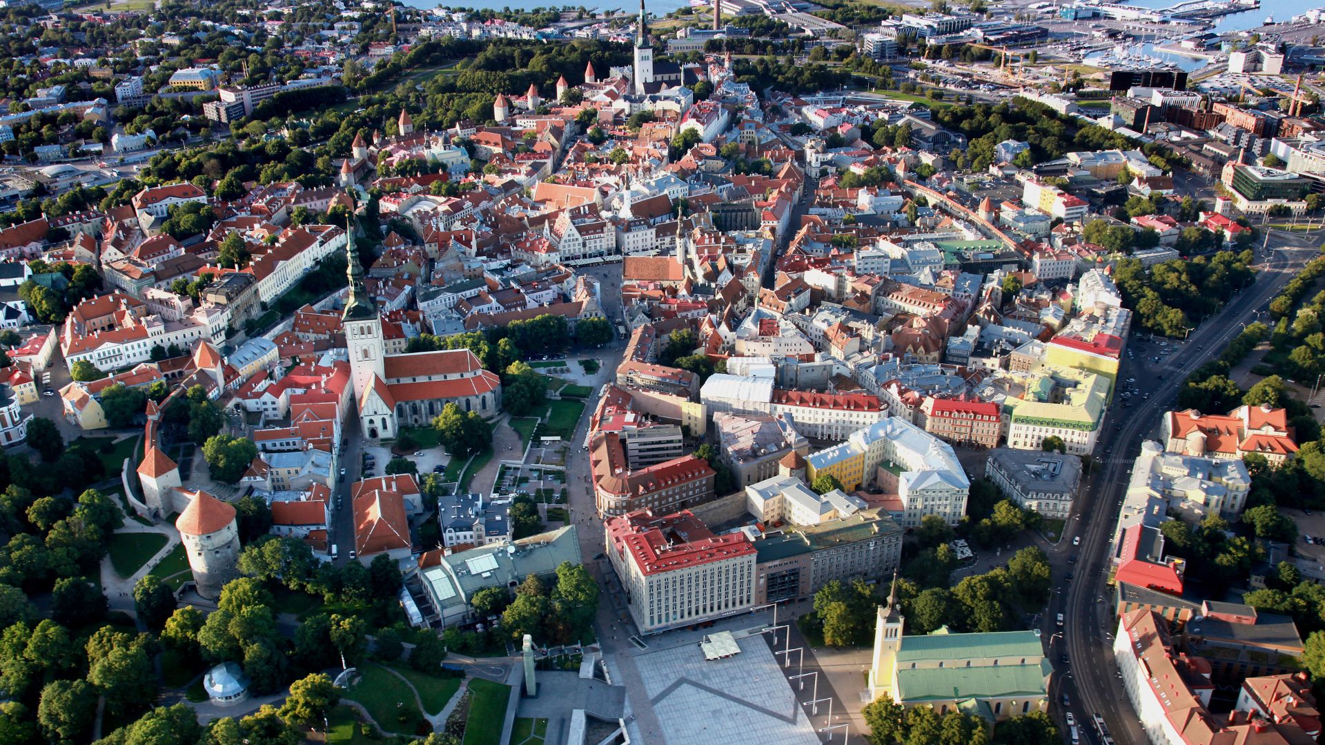 File:Tallinna vanalinn 2015.jpg