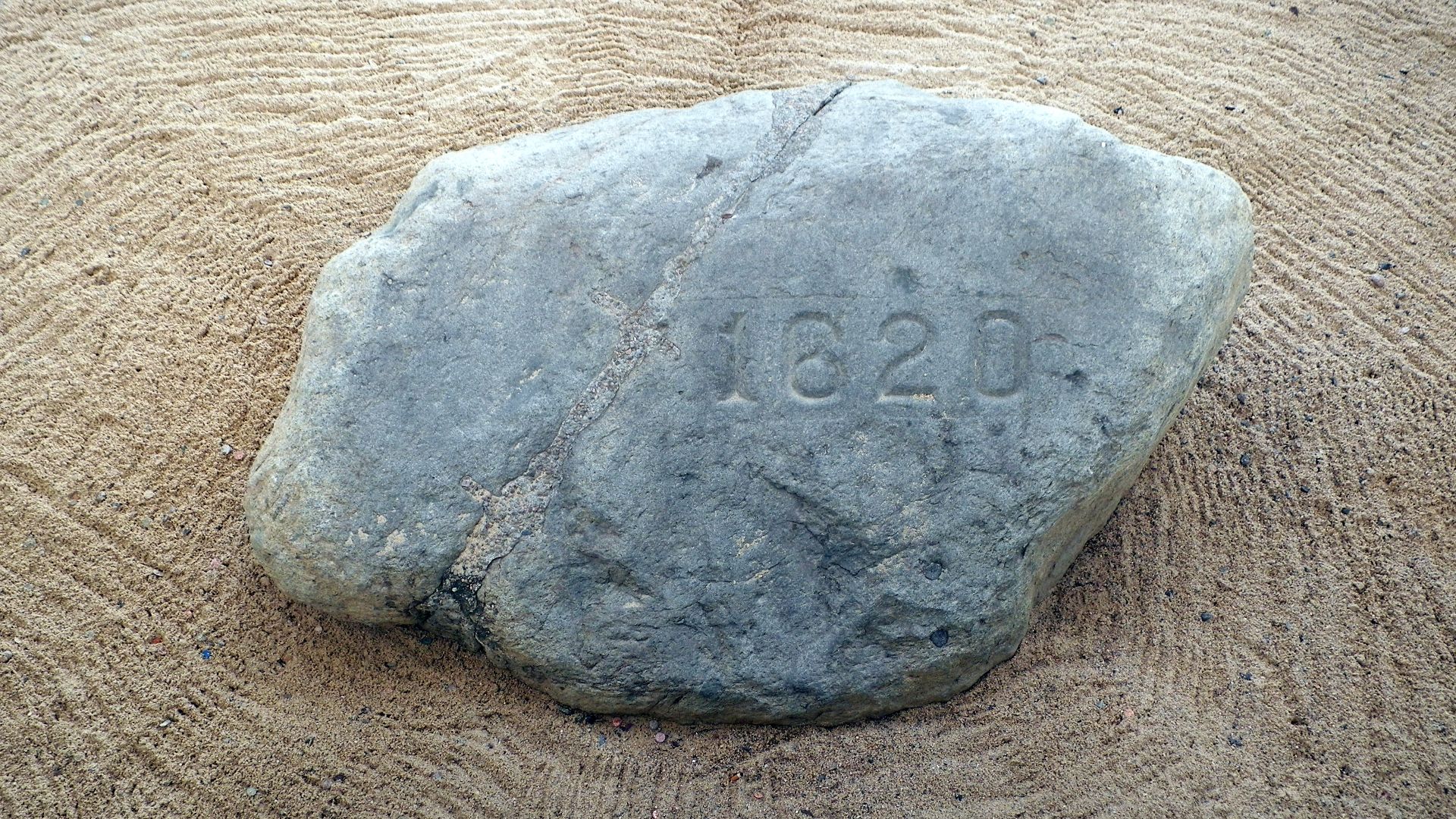File:Plymouth Rock 1620.jpg