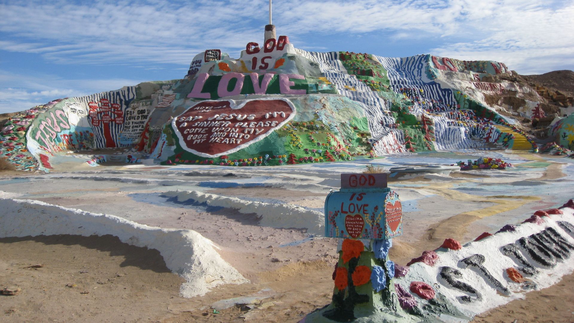 File:Salvation Mountain (4271531161).jpg