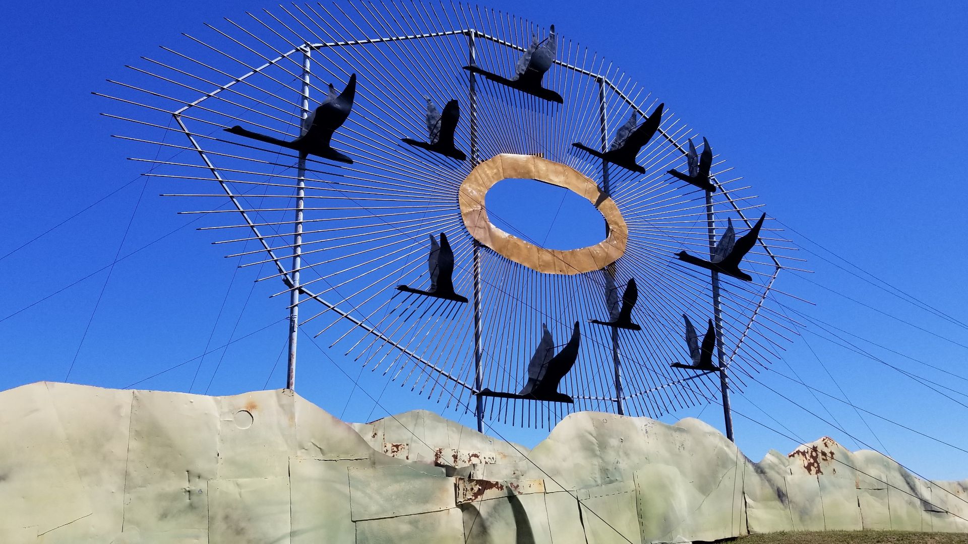 File:Geese in Flight sculpture.jpg
