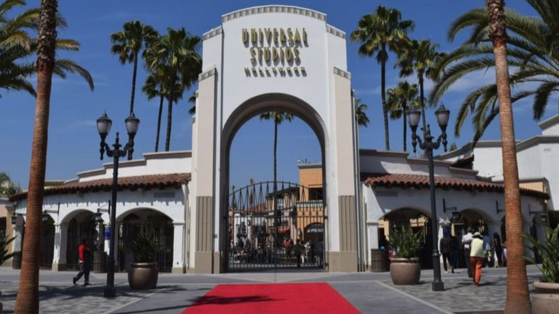 File:Universal archway 2019.jpg