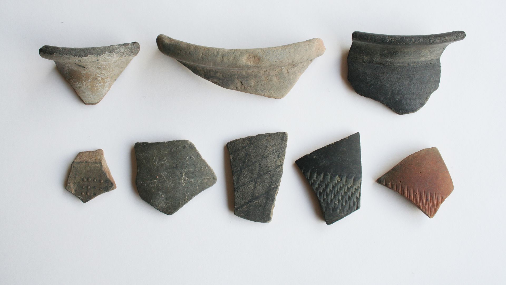File:Fragments of early pottery canvey island.jpg