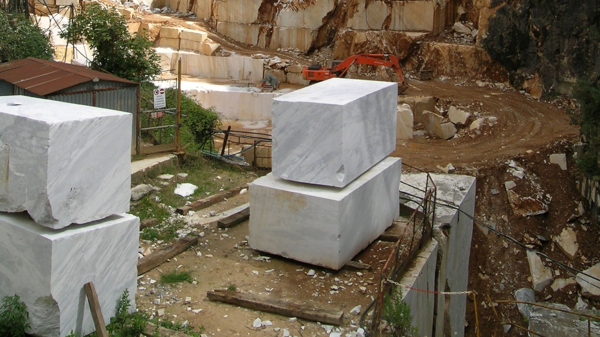 File:Carrara Marble quarry.jpg