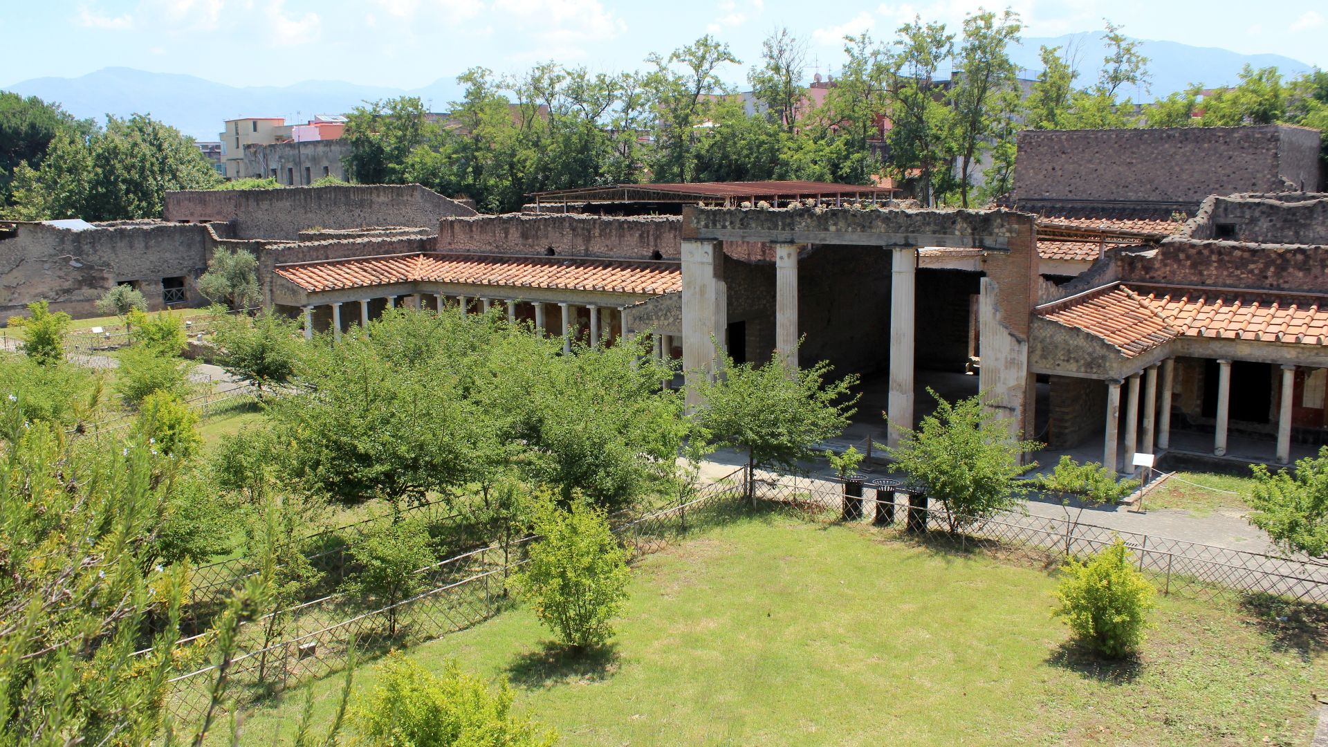 File:Jardín Villa Poppaea 04.JPG