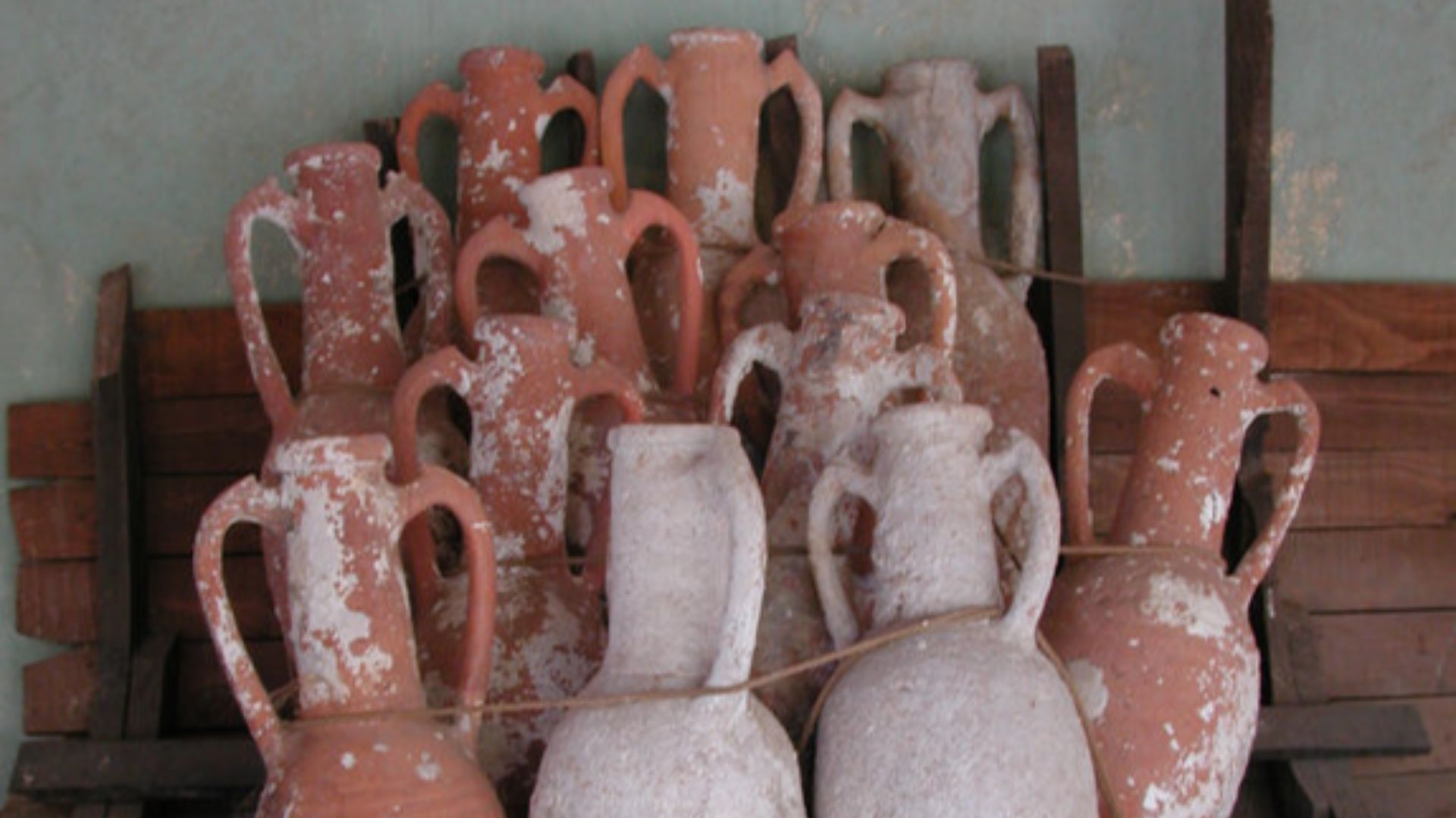 File:Amphorae.jpg