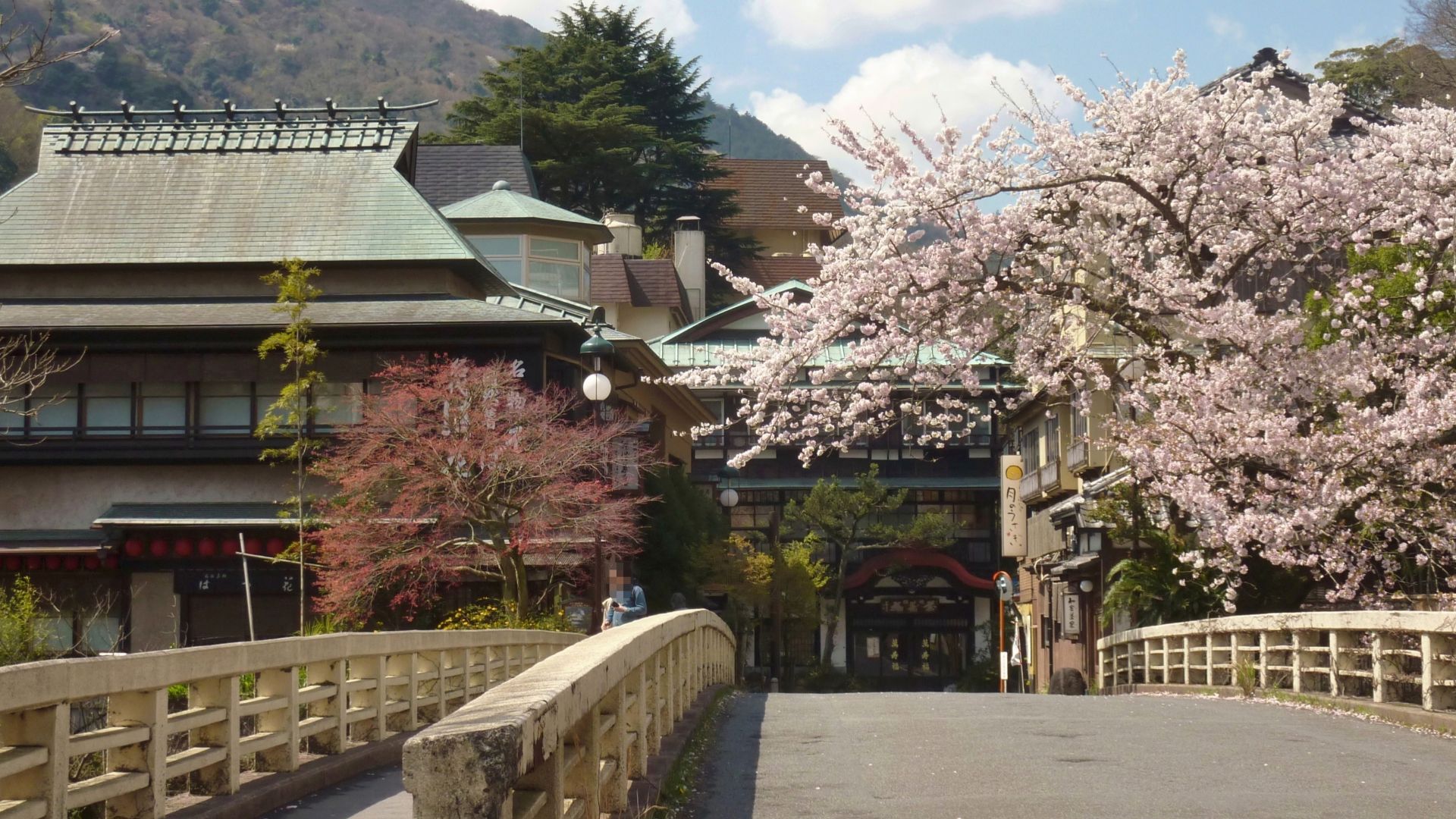 File:Hakone yumoto onsen 2.jpg