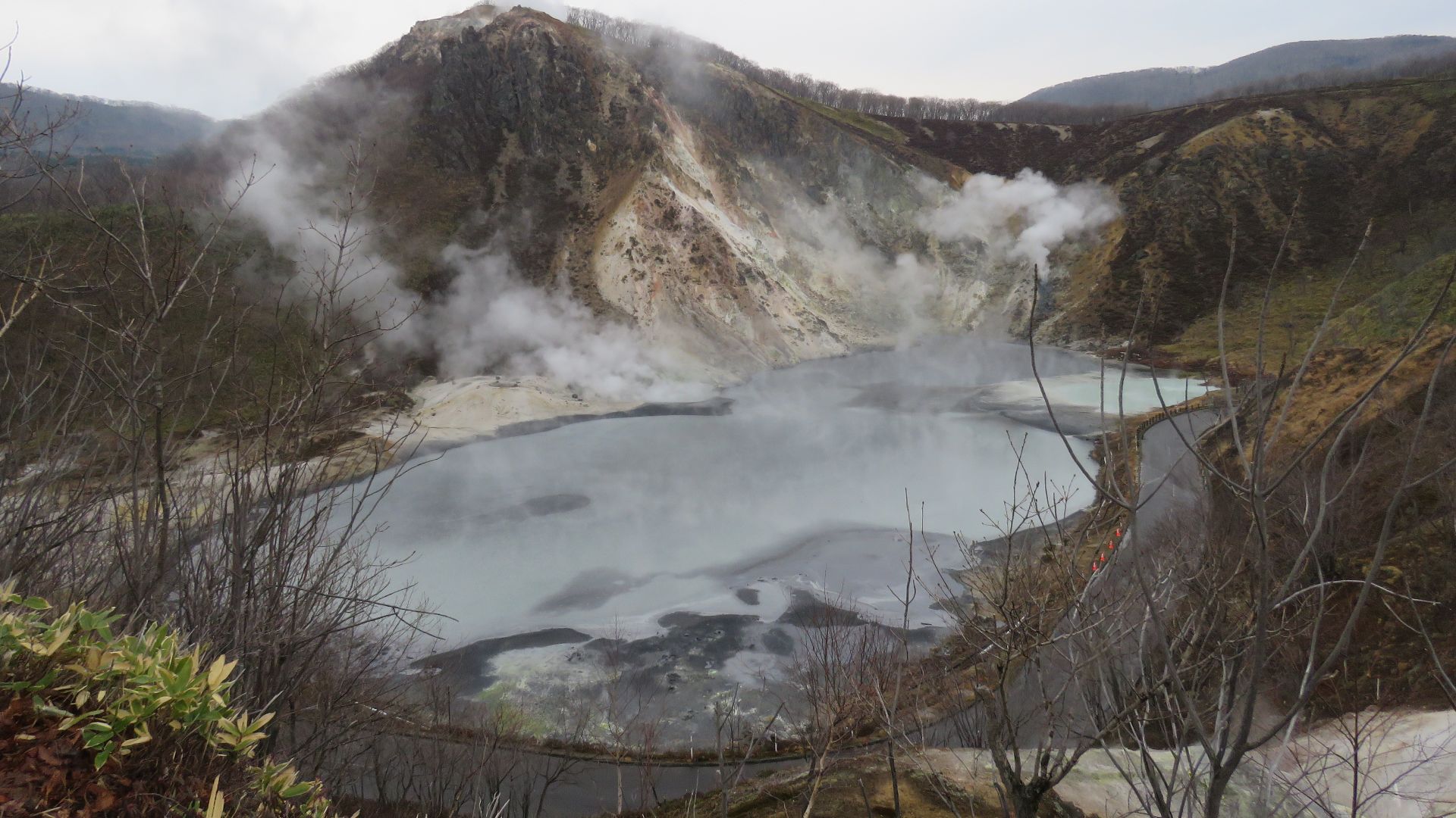 File:Oyunuma Pond, Noboribetsu Onsen, Hokkaido, April 2023 01.jpg