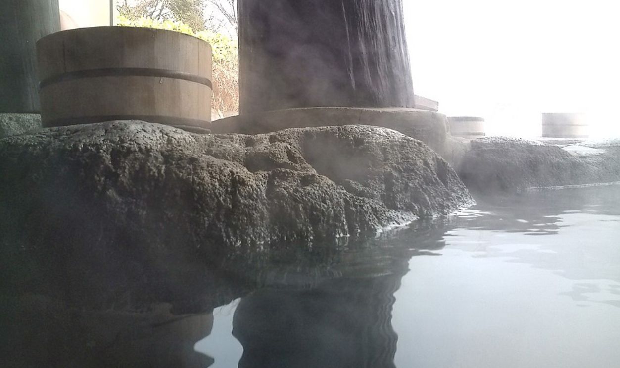 File:Yufuin Onsen -Musōen.jpg