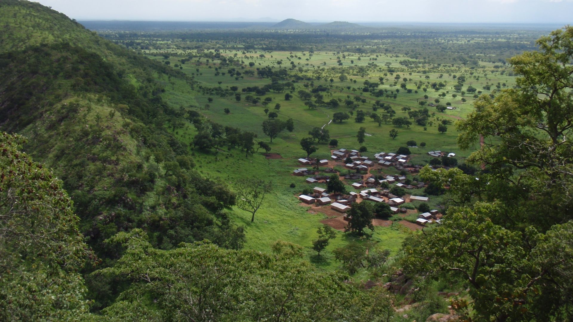 File:Atakora Benin Batia.jpg