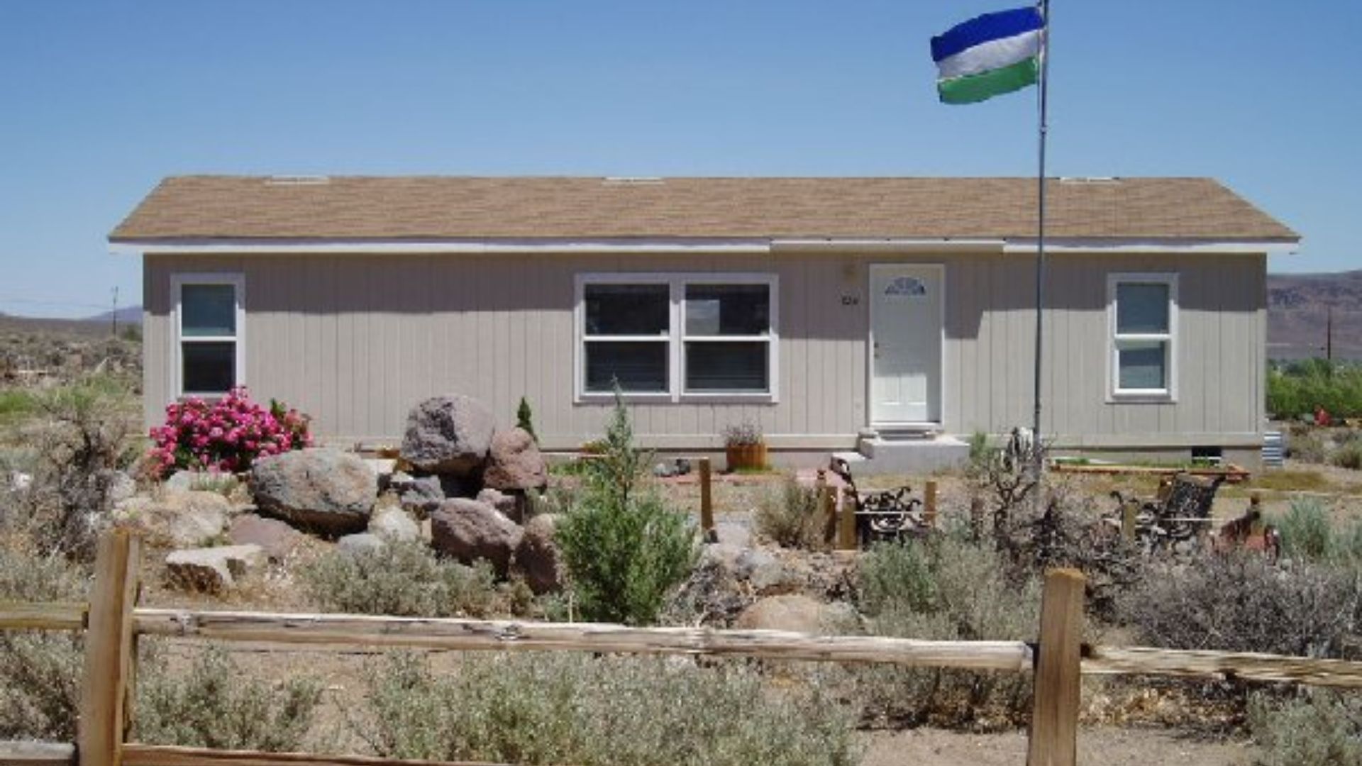 File:Molossia - Government House.jpg