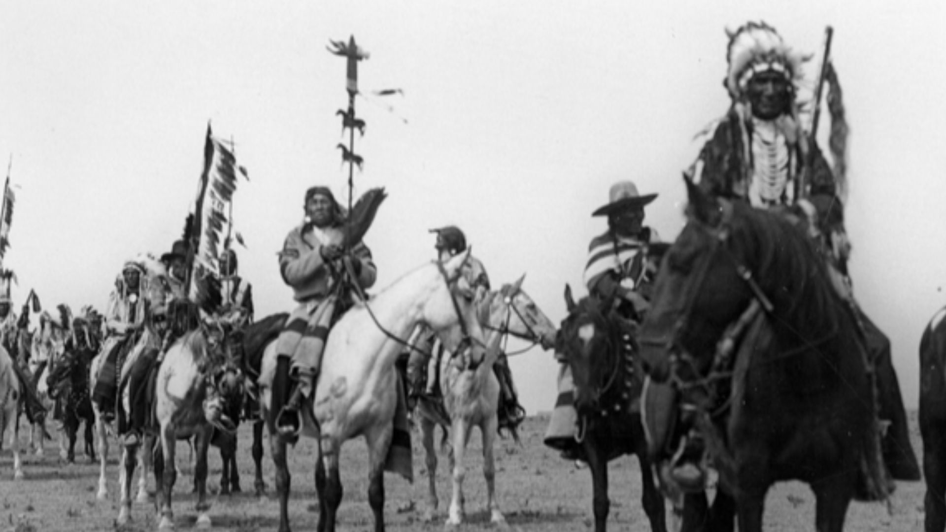 File:Procession of men of the Blackfoot Confederacy on horseback (4731704106).jpg