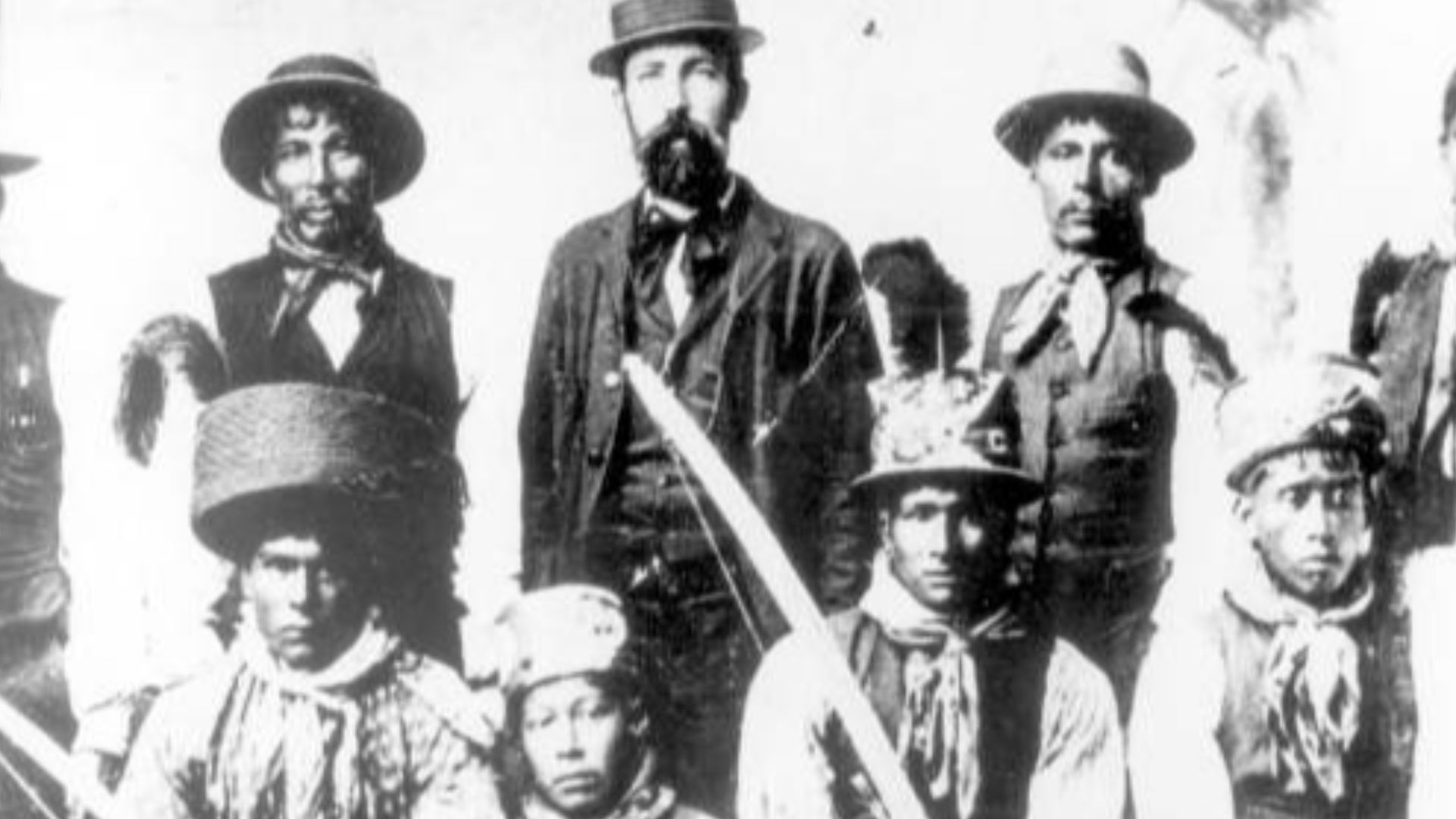 File:Captain Francis Asbury Hendry (center, standing) poses with a group of Seminole Indians.jpg