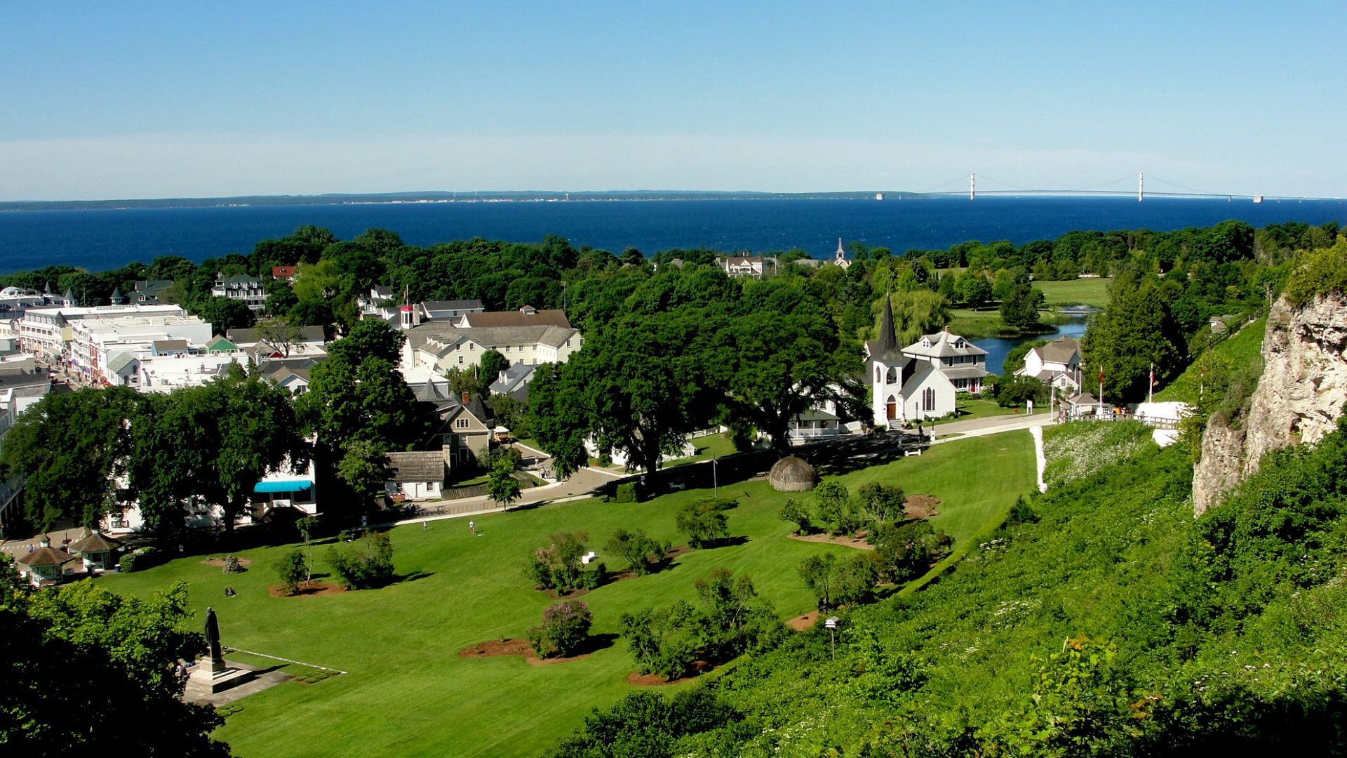 File:Mackinac Island Overlook.JPG