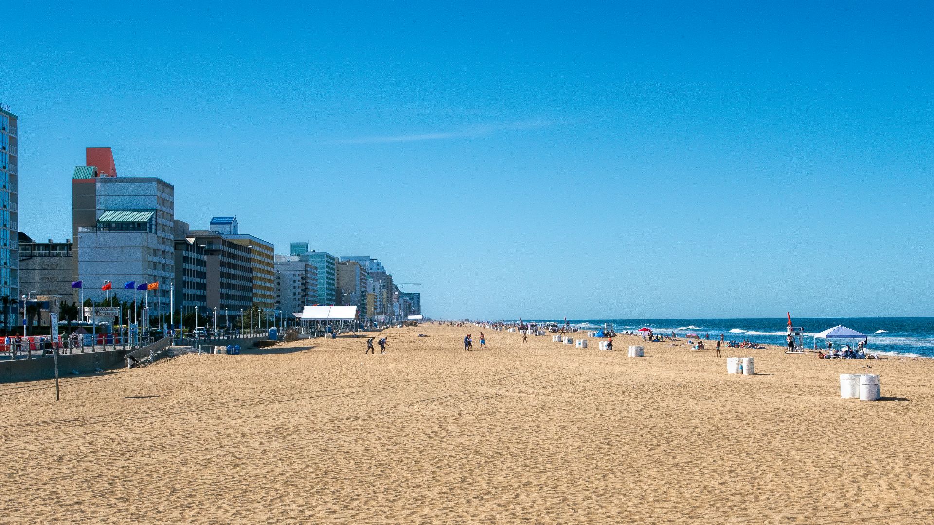 File:The beach in Virginia Beach, VA.jpg