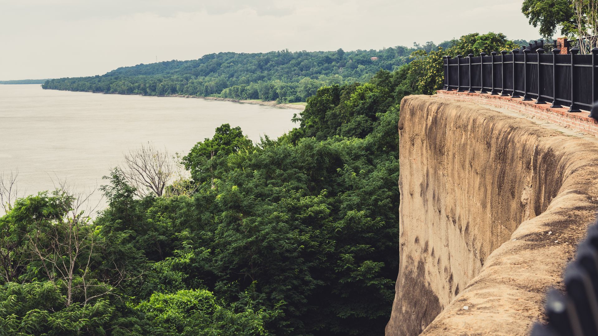 File:Mississippi River - Natchez, Mississippi (32925448775).jpg