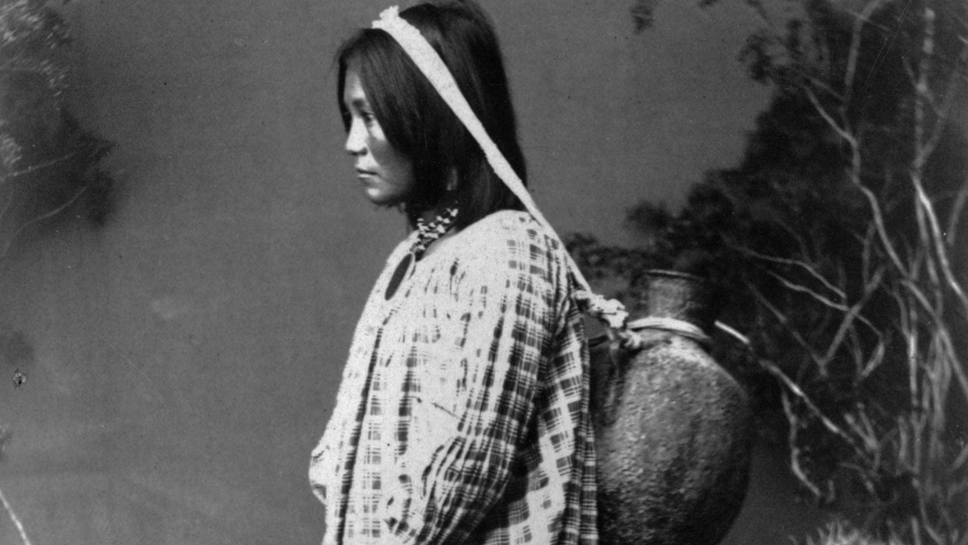 File:San Carlos Apache woman (F24259 DPLW).jpg