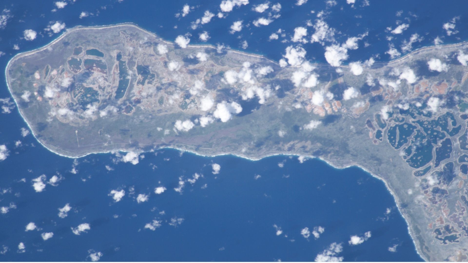 File:ISS008-E-14830 - View of Kiribati.jpg
