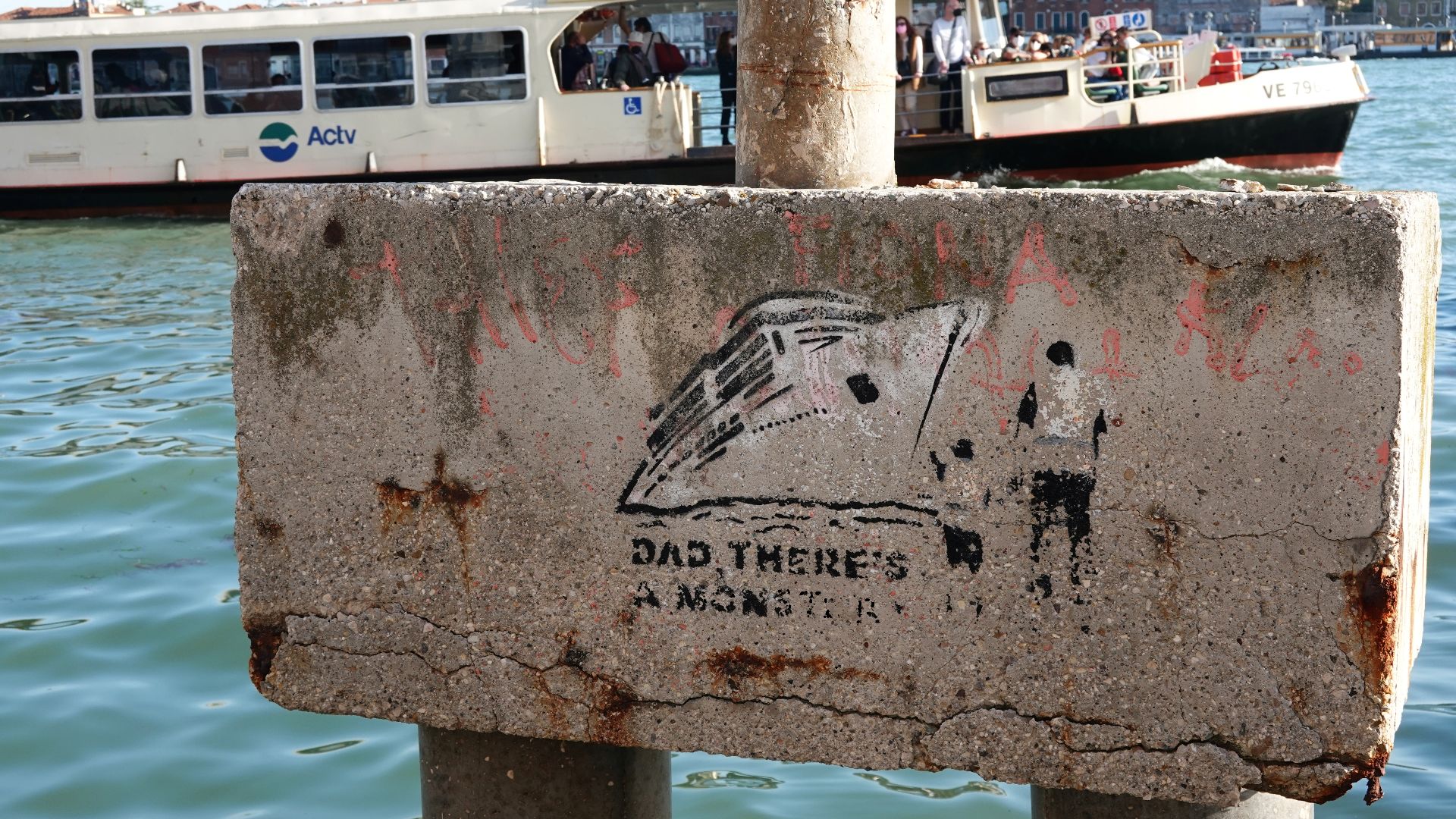 File:It22-113 Kreuzfahrtschiff-Protest-Venedig.jpg