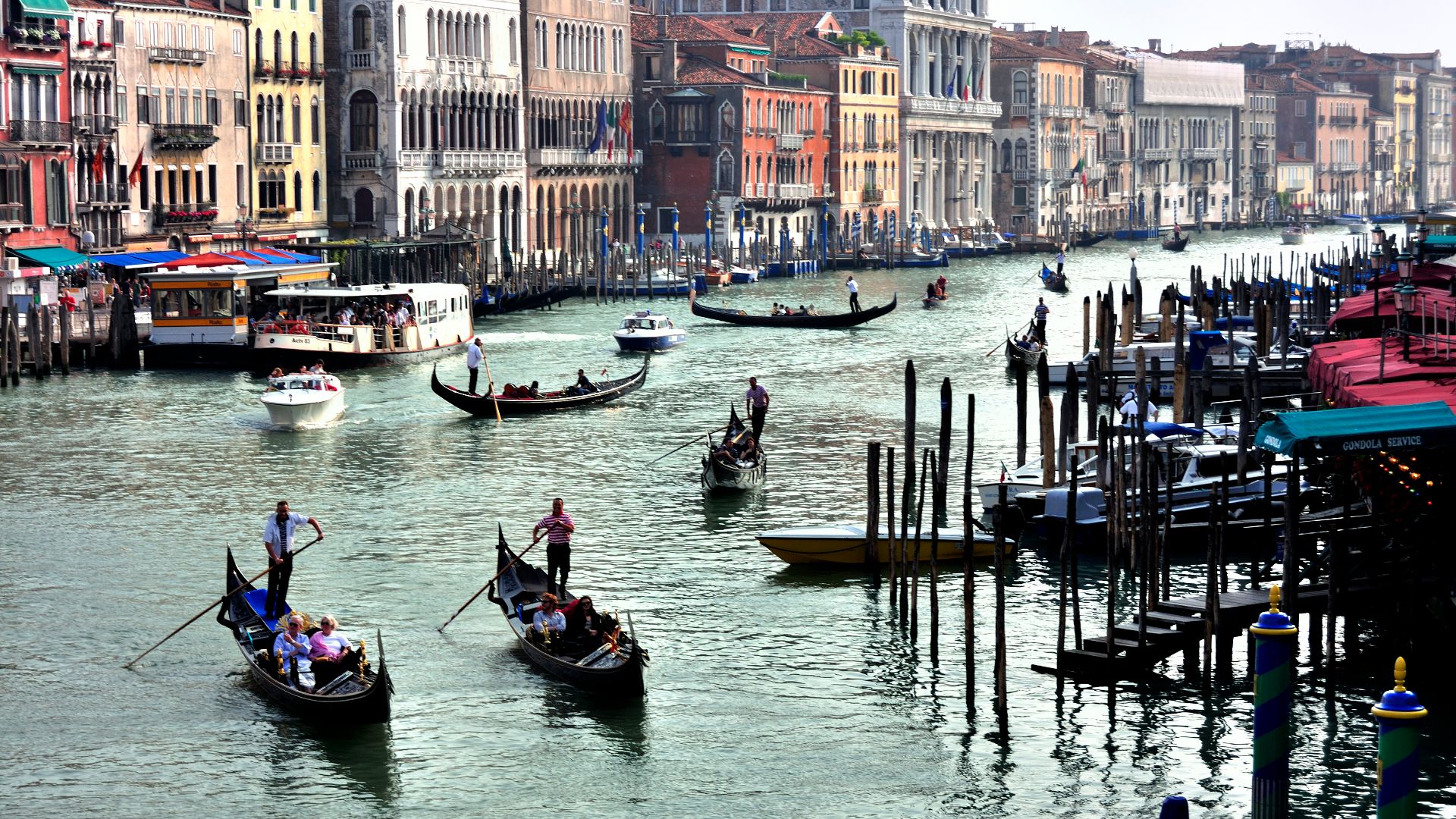 File:Grand Canal - Rialto - Venice Italy Venezia - Creative Commons by gnuckx (4968452433).jpg