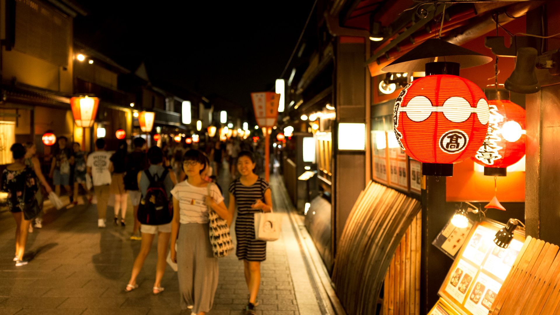 File:Gion at night (31051047850).jpg