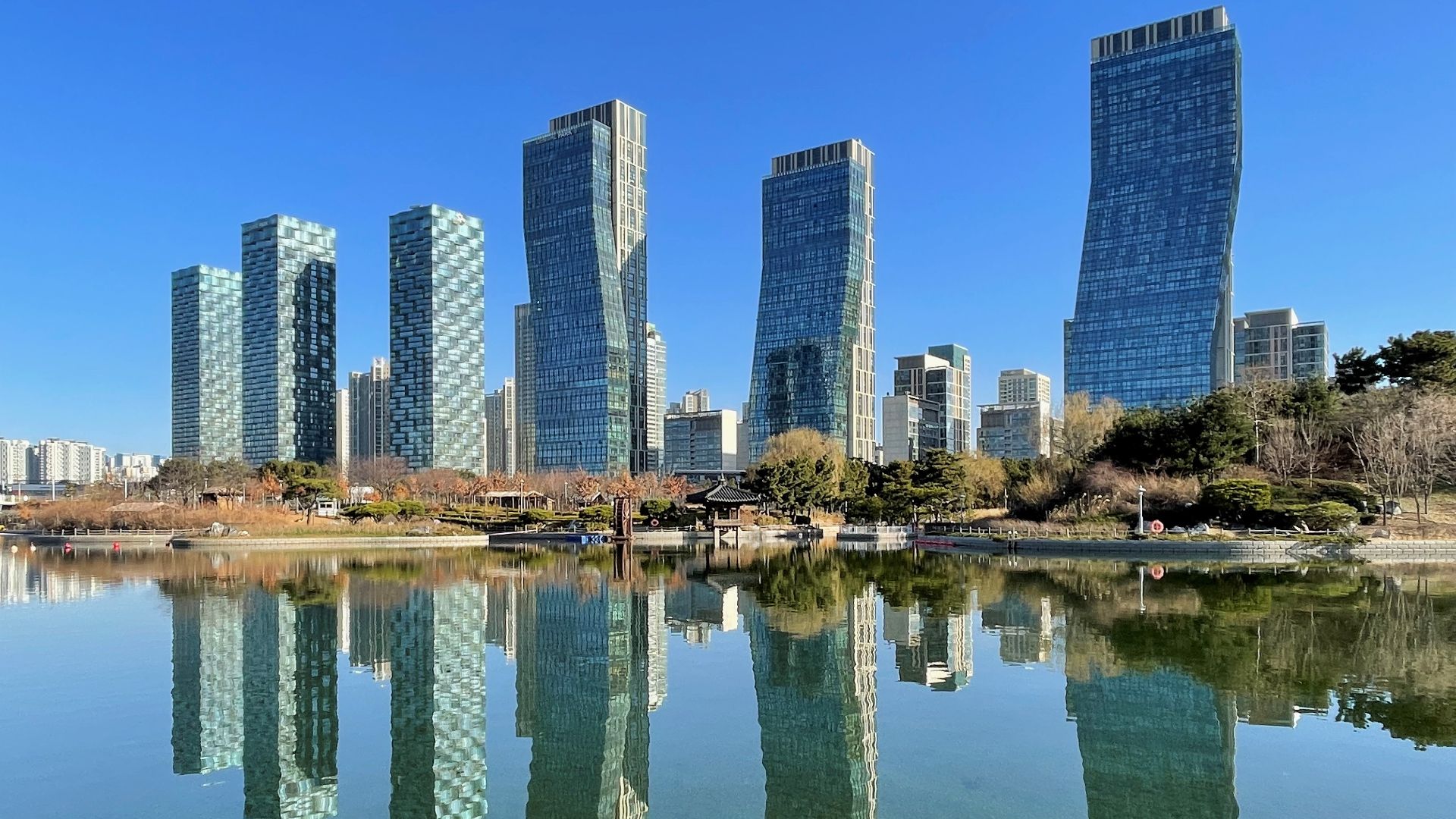 File:South Korea, Incheon, Songdo, the Sharp Central Park Towers.jpg