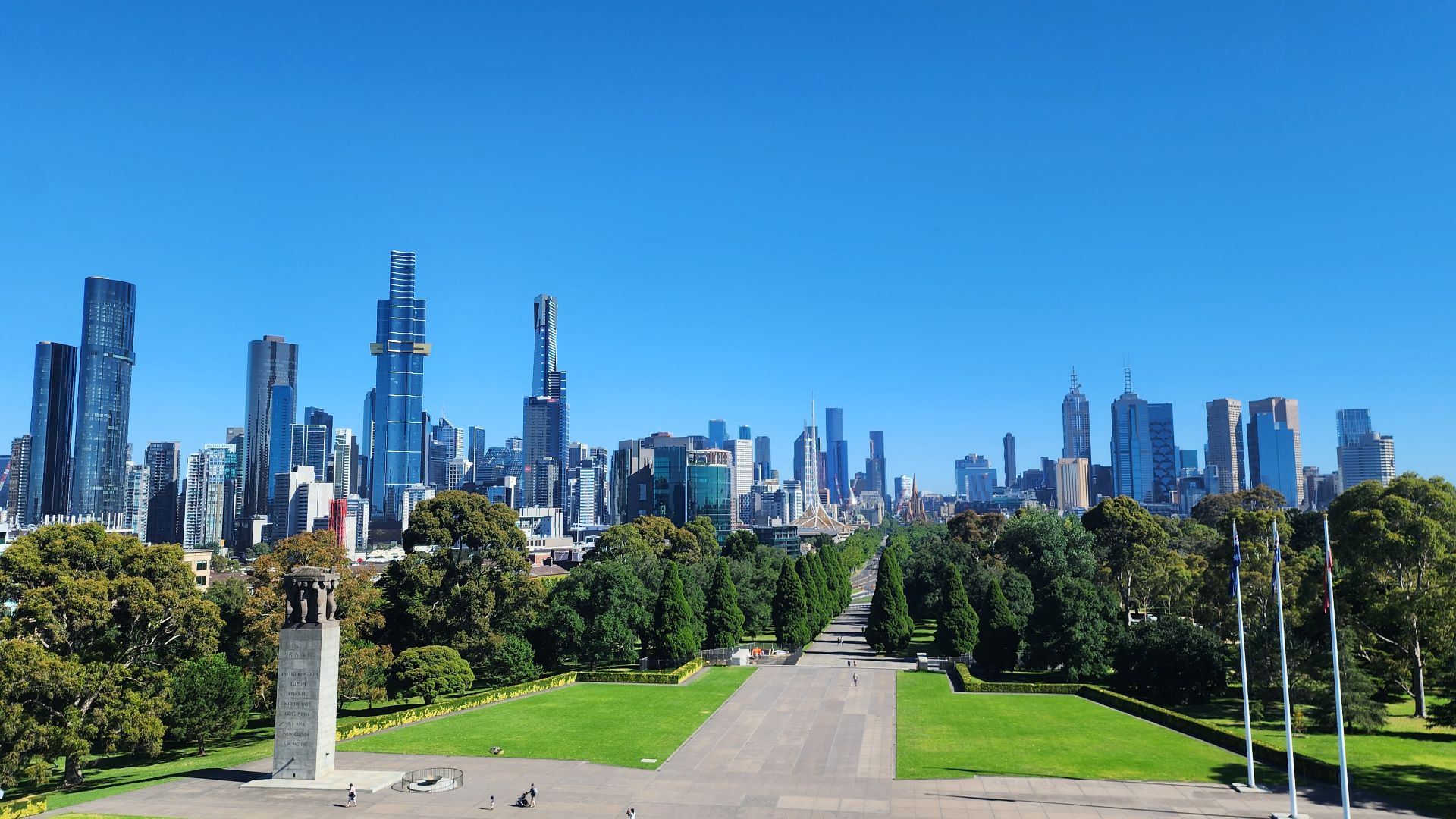 File:Melbourne CBD and Ceremonial Avenue (in 2024) as seen from the rooftop of Shrine of Remembrance.jpg