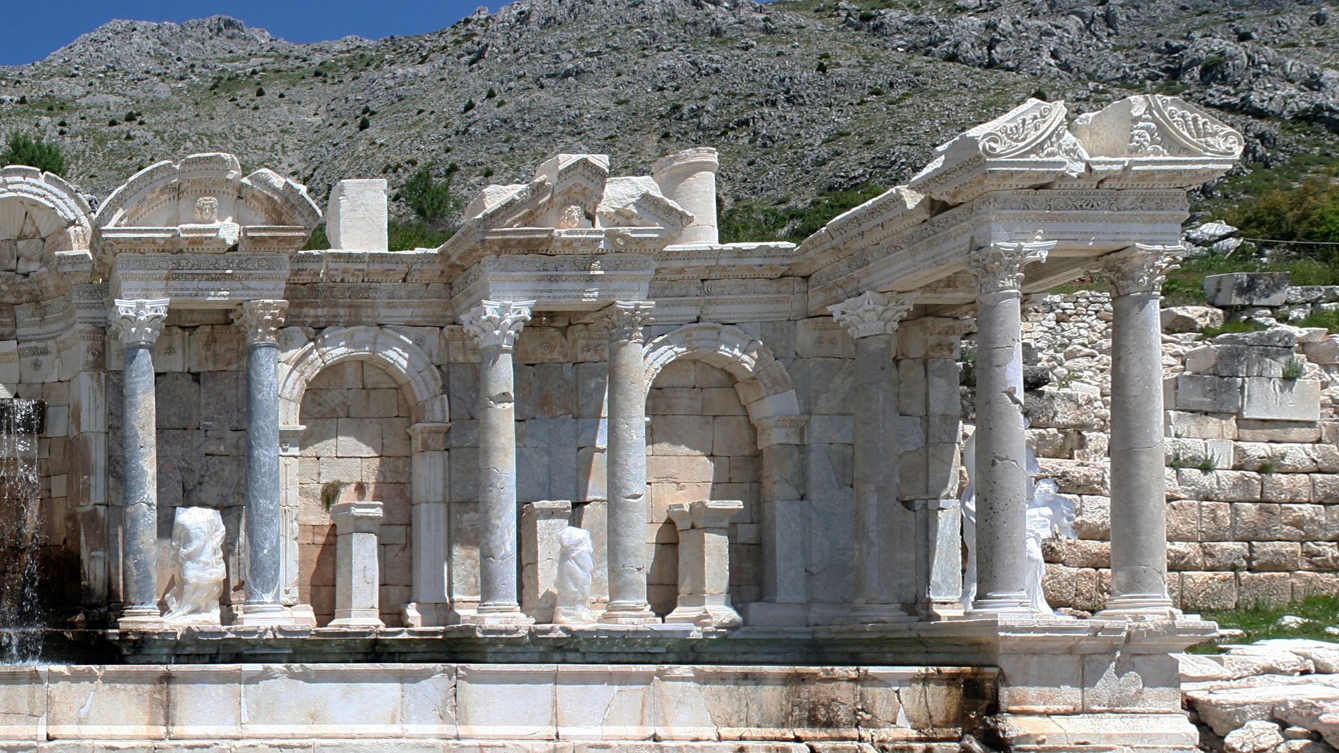 File:Sagalassos - Nymphaeum.jpg