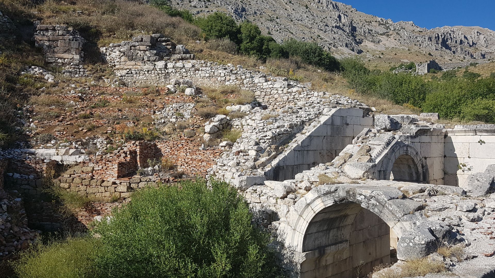 File:Sagalassos kemerli kapı.jpg