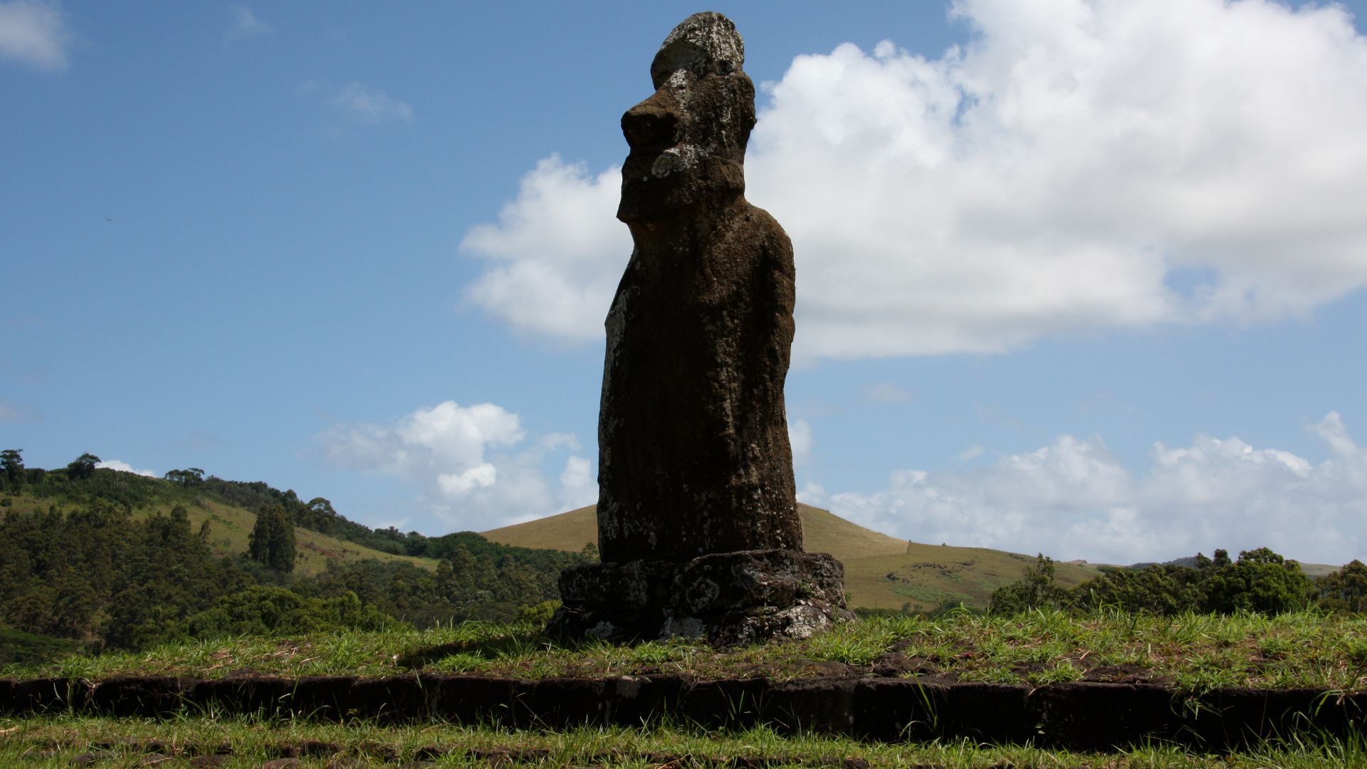 File:Moai on Rapa Nui alone.jpg