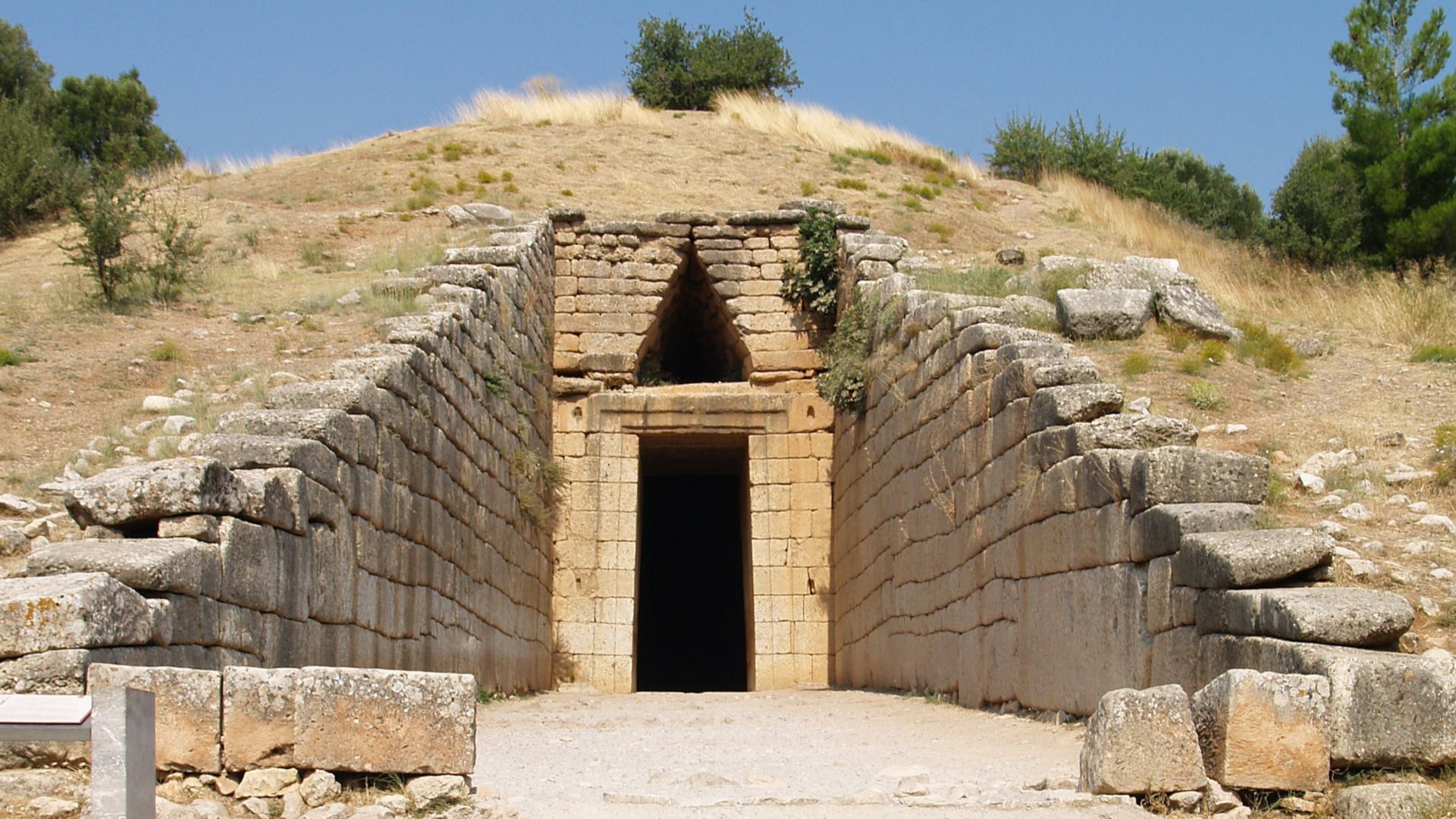 File:Treasury of Atreus Mycenae.jpg