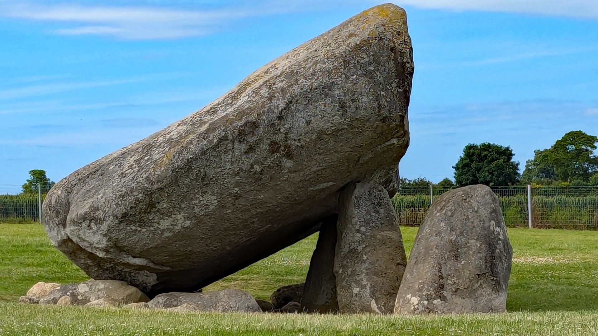 File:IRL Brownshill dolmen 01.jpg