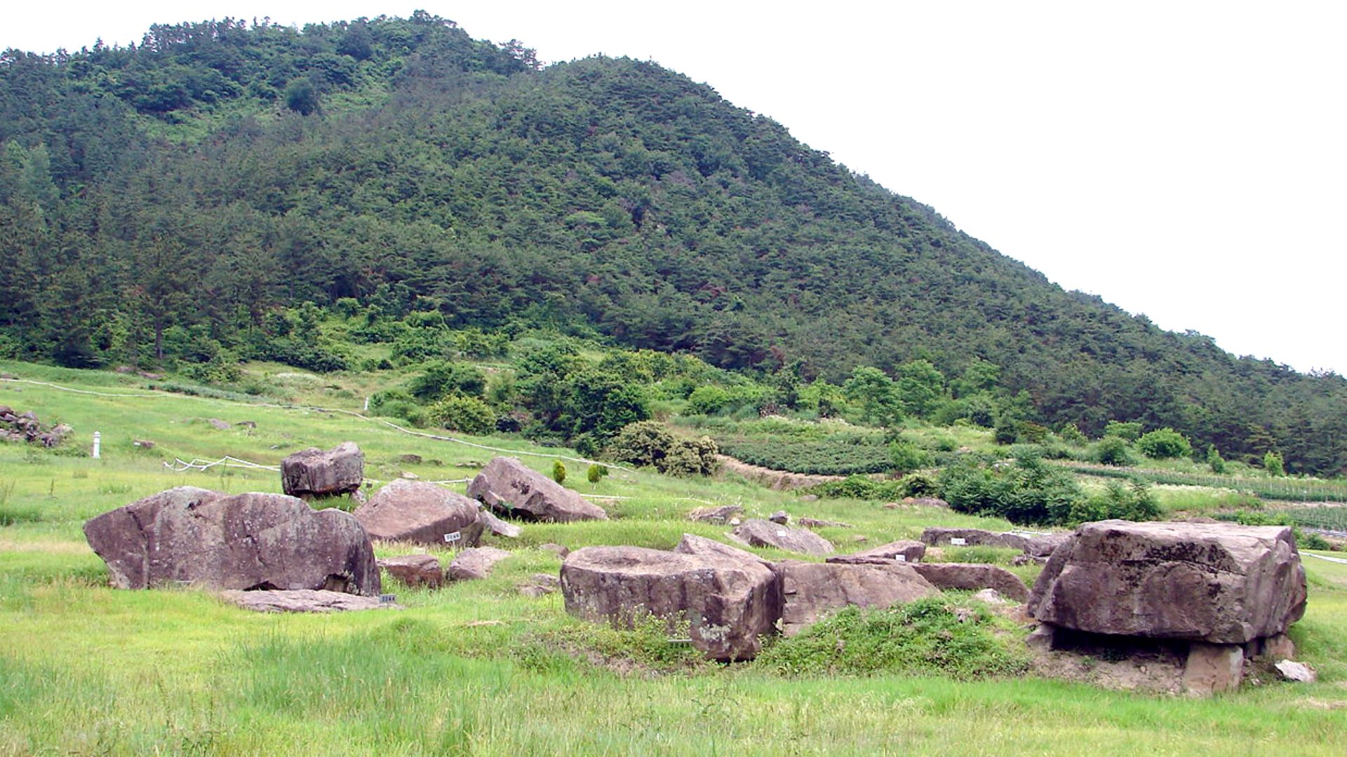 File:Korea-Gwangju-Gochang Dolmens 5346-06.JPG