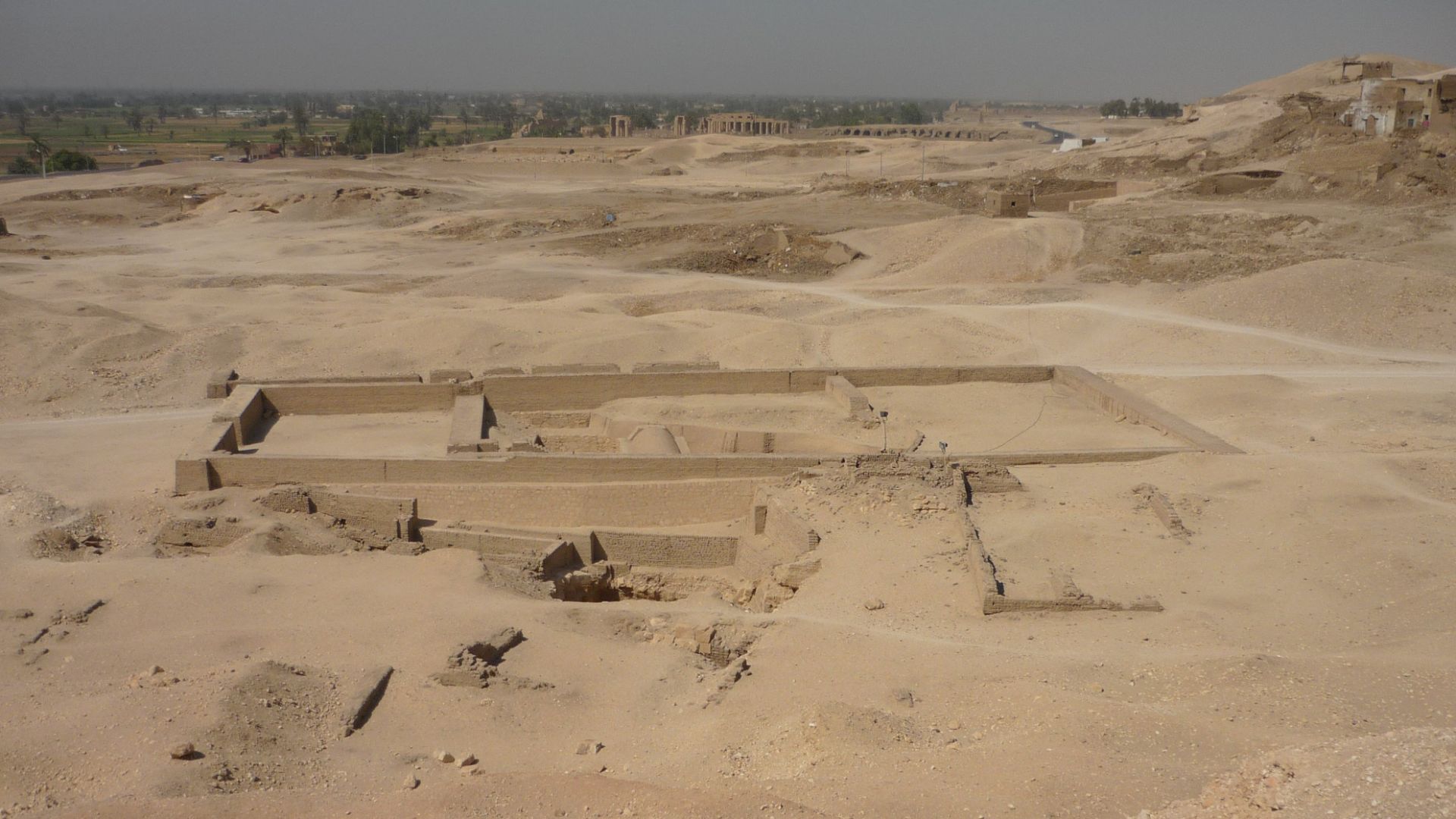 File:El-Asassif necropolis.JPG