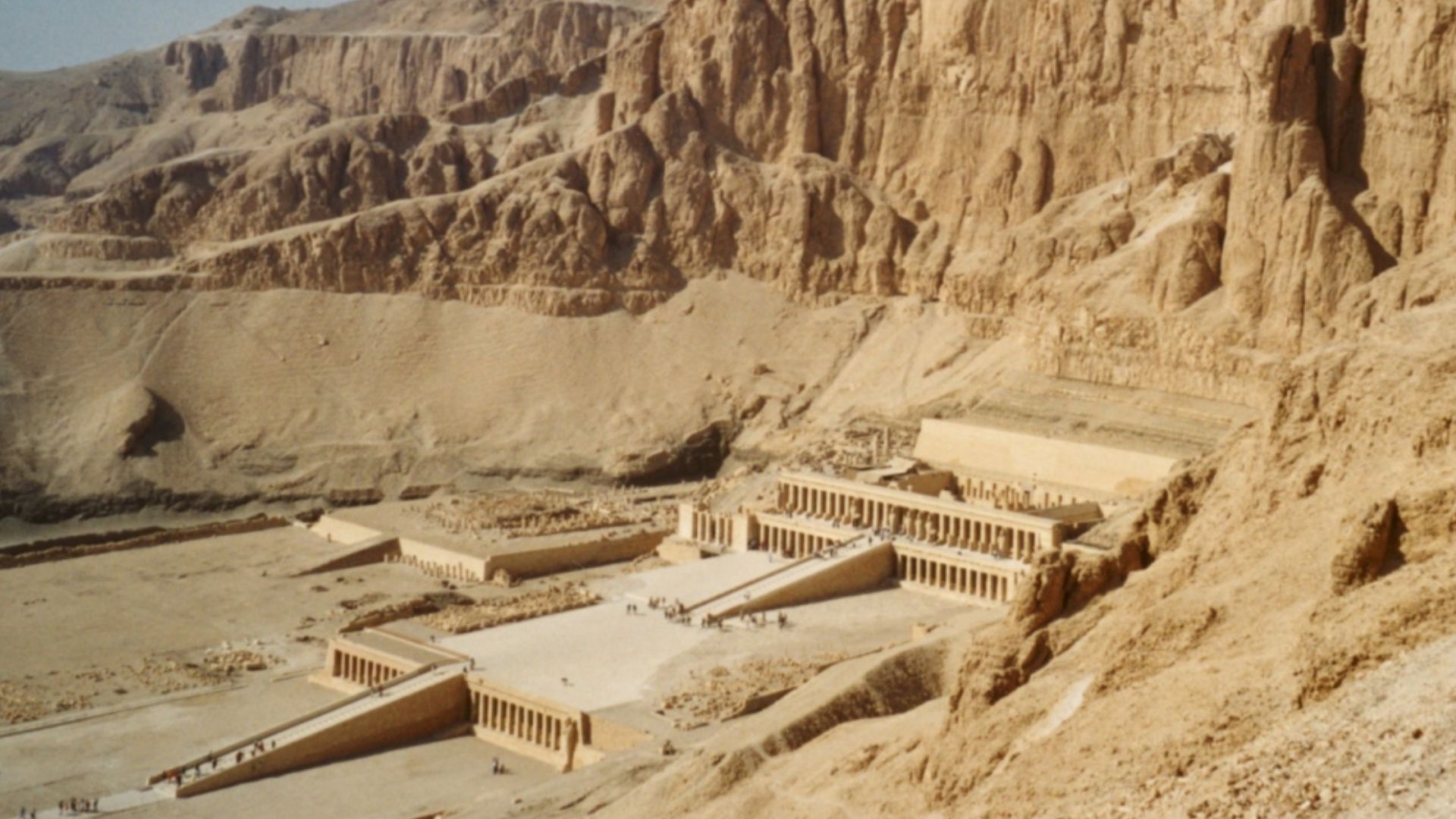 File:Tempel der Hatschepsut (Deir el-Bahari).jpg