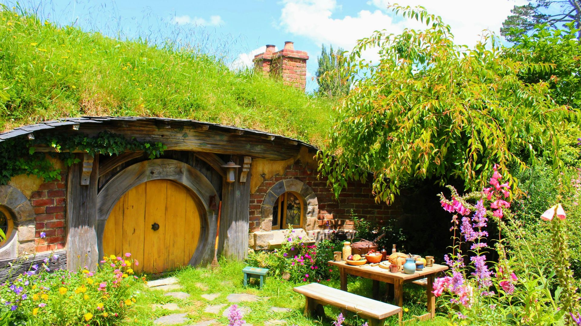 a hobbot with a picnic table in the middle of it