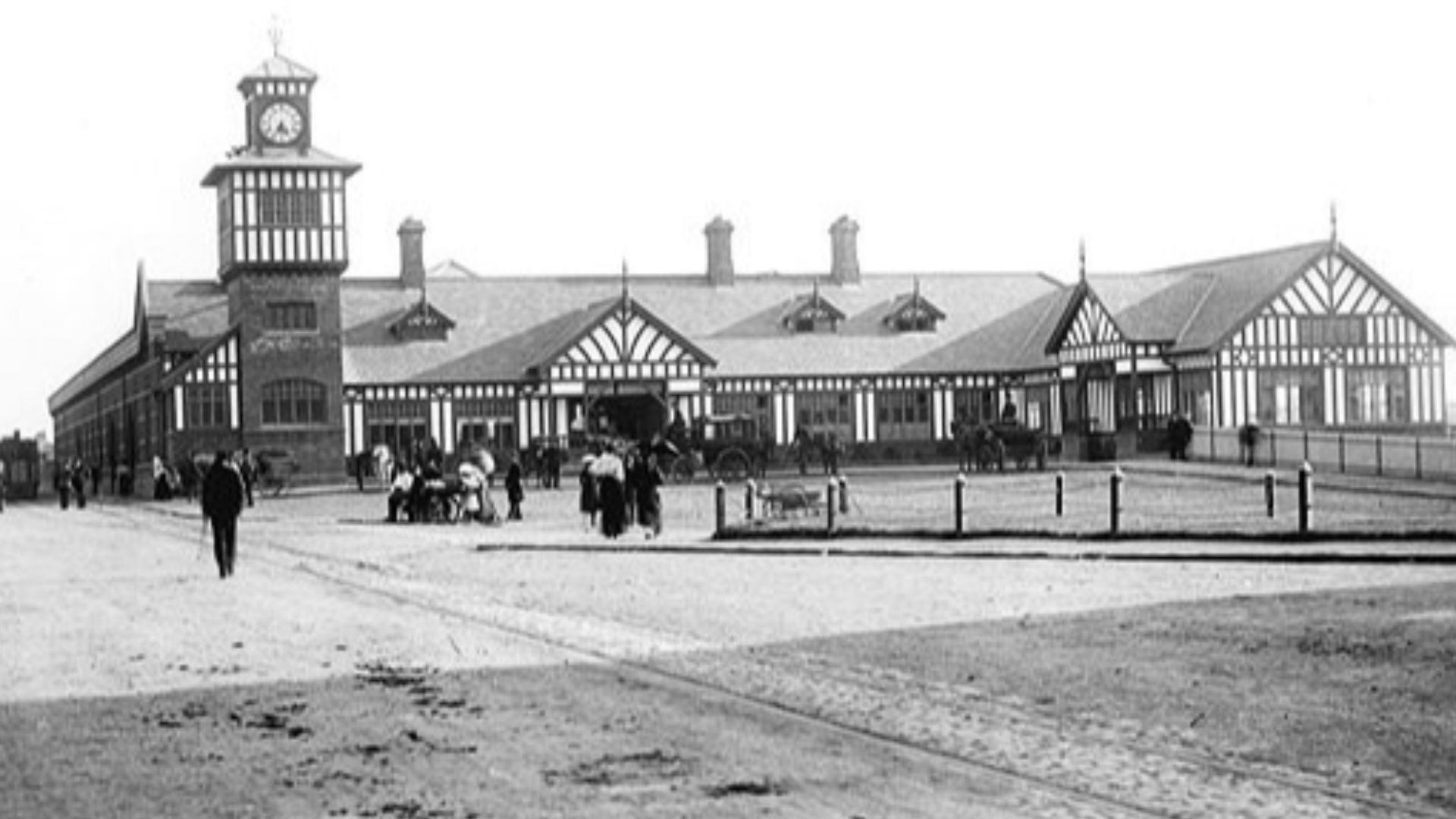 File:Portrush Rly Station, 1890s.jpg