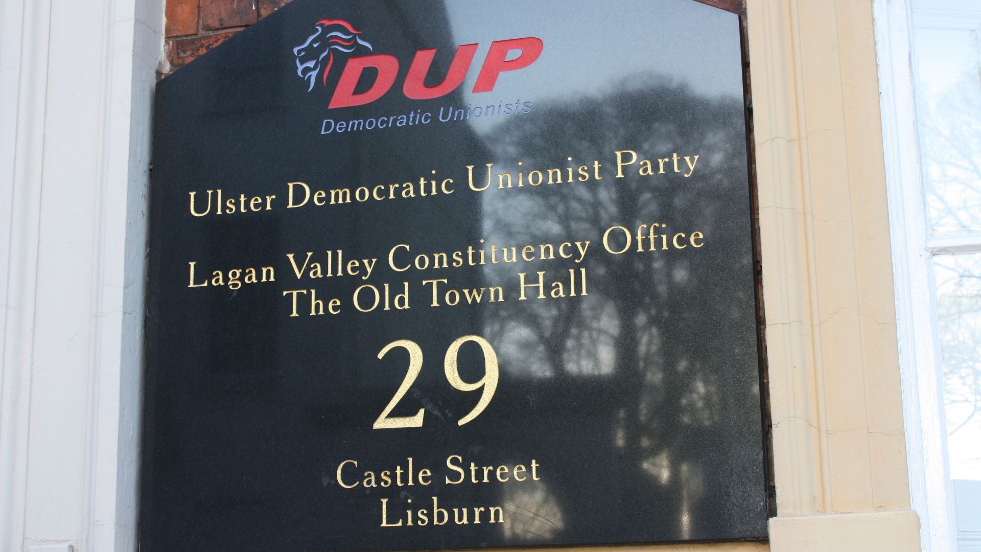 File:DUP, Lisburn, November 2010 (02).JPG