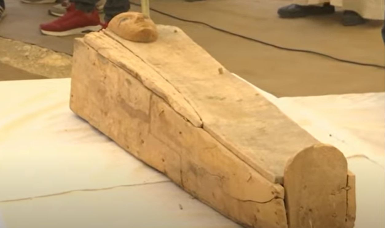 Condition of coffins and wrappings