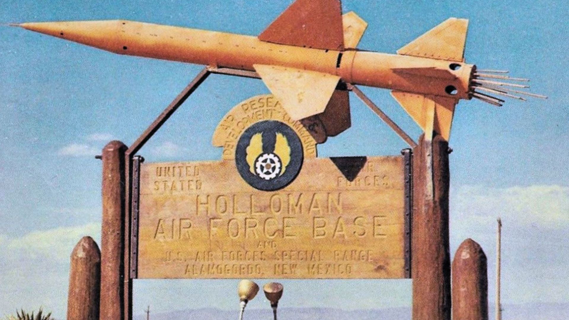 File:Holloman Air Force Base - Sign.jpg