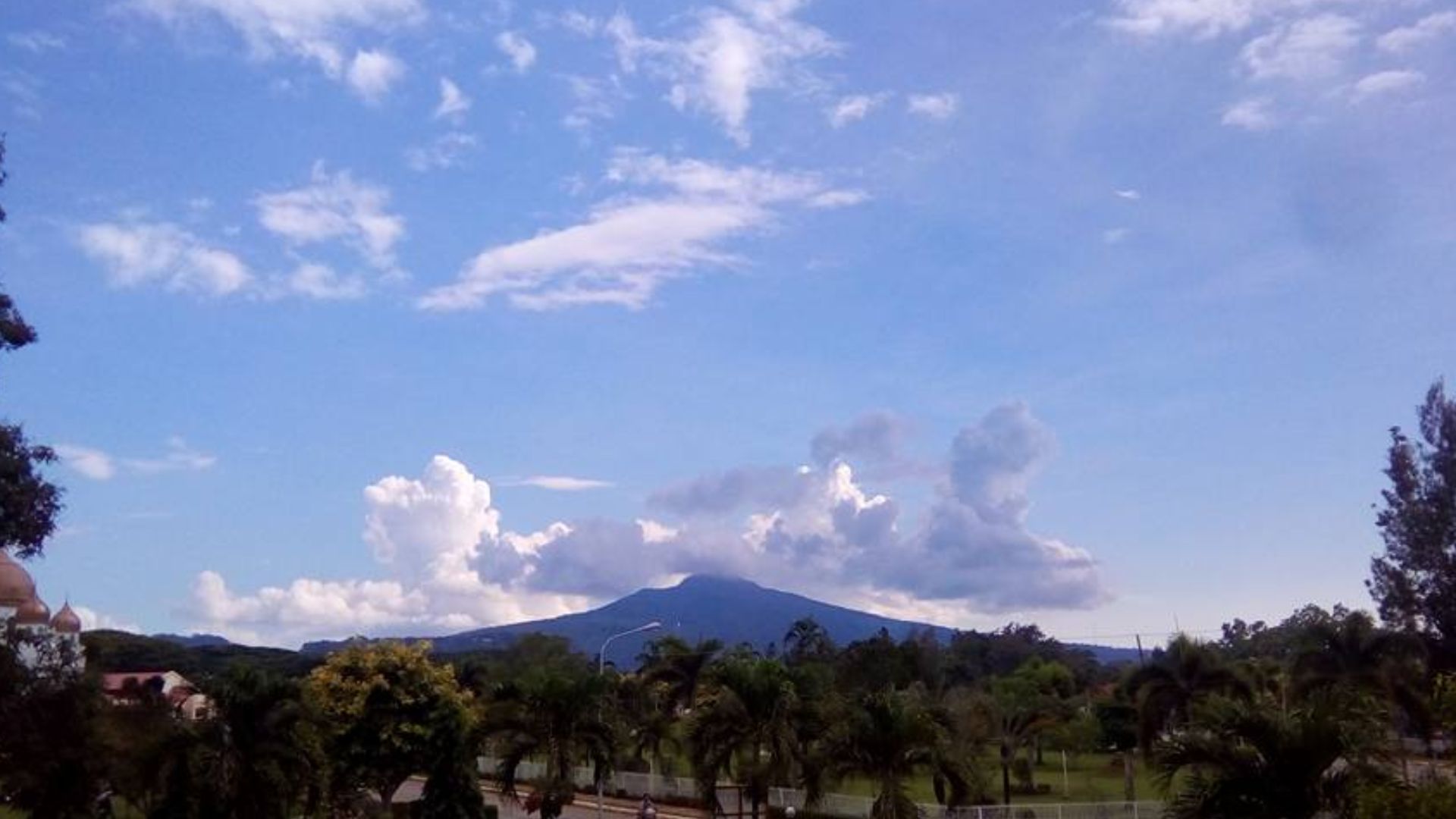 File:Bud dajo as seen from Jolo National Museum.jpg