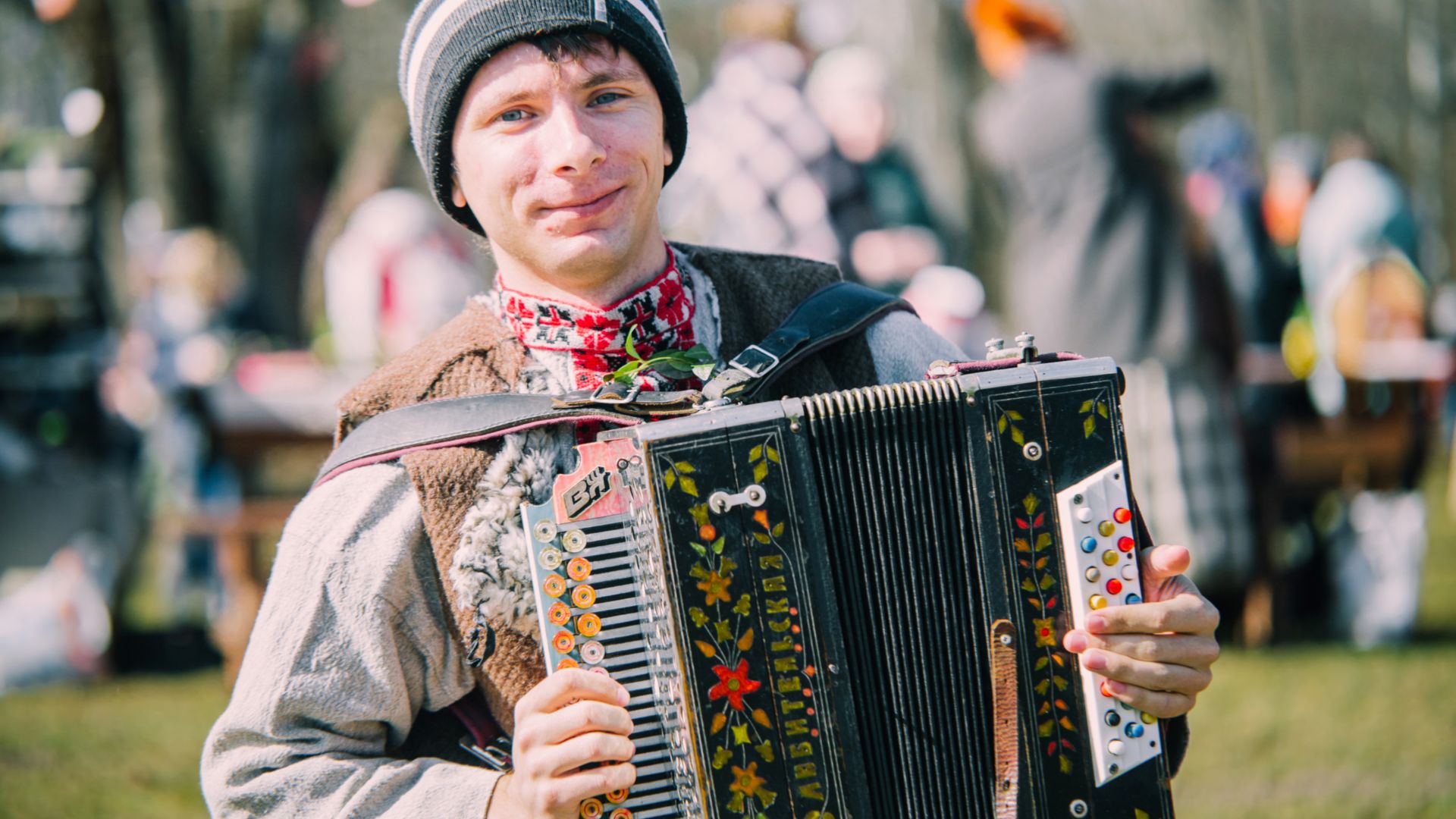 File:Accordionist.jpg